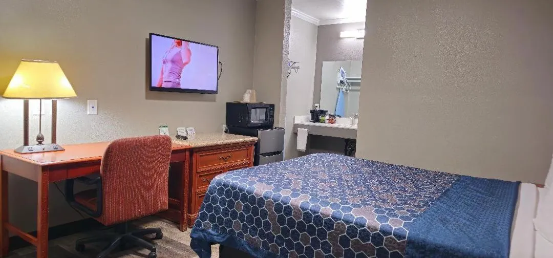 Bed in Sycamore Inn Chico University Area