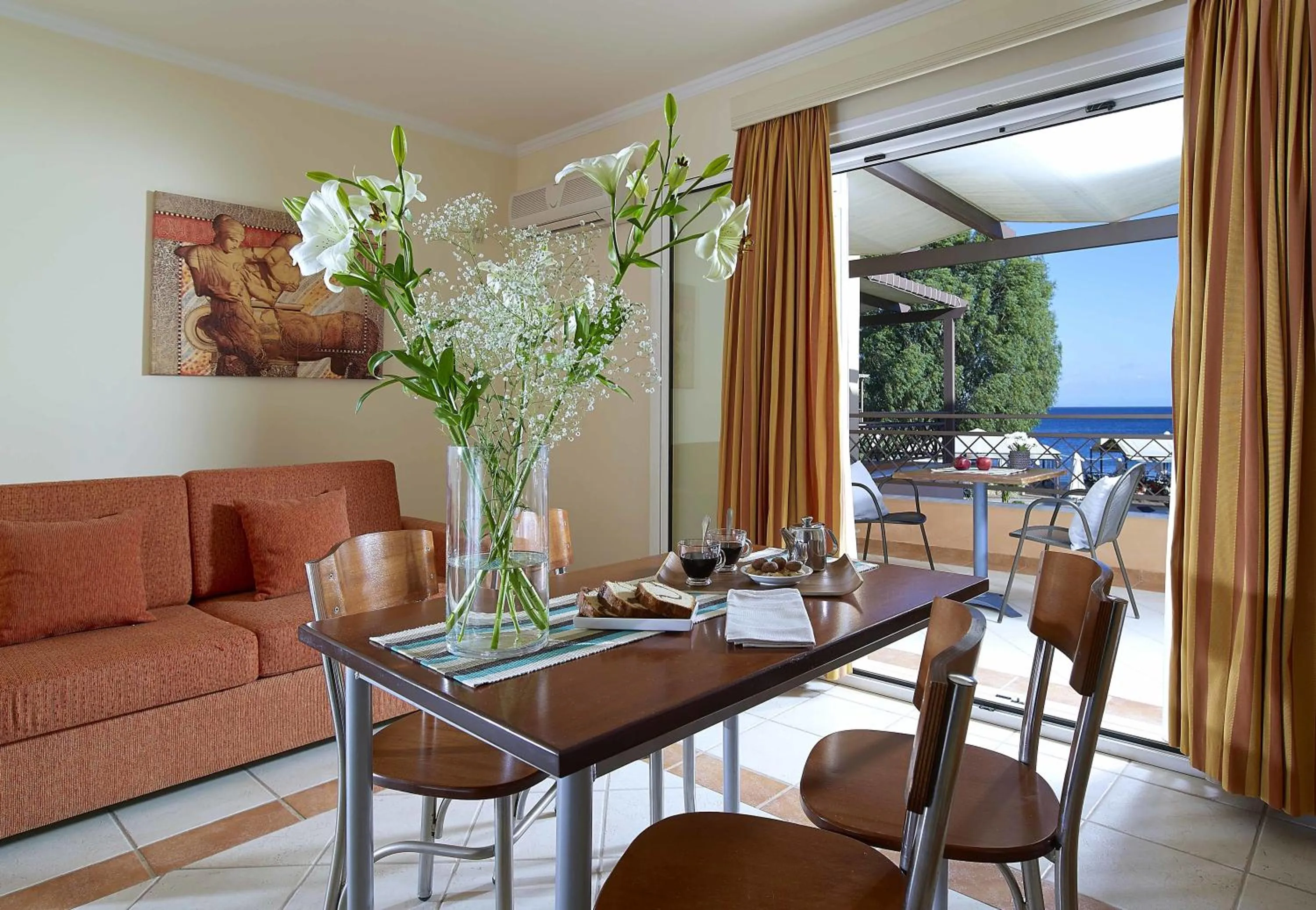 Living room in Avantis Suites Hotel