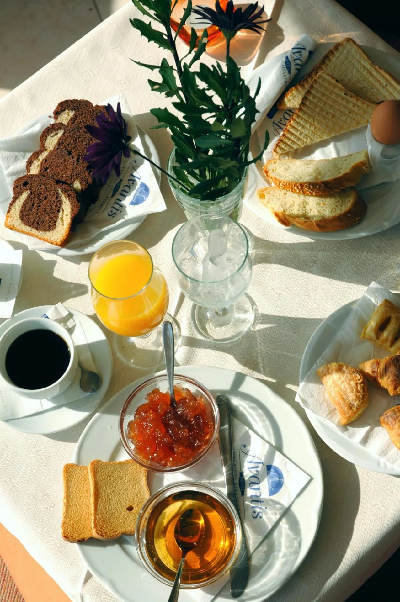 Food and drinks in Avantis Suites Hotel