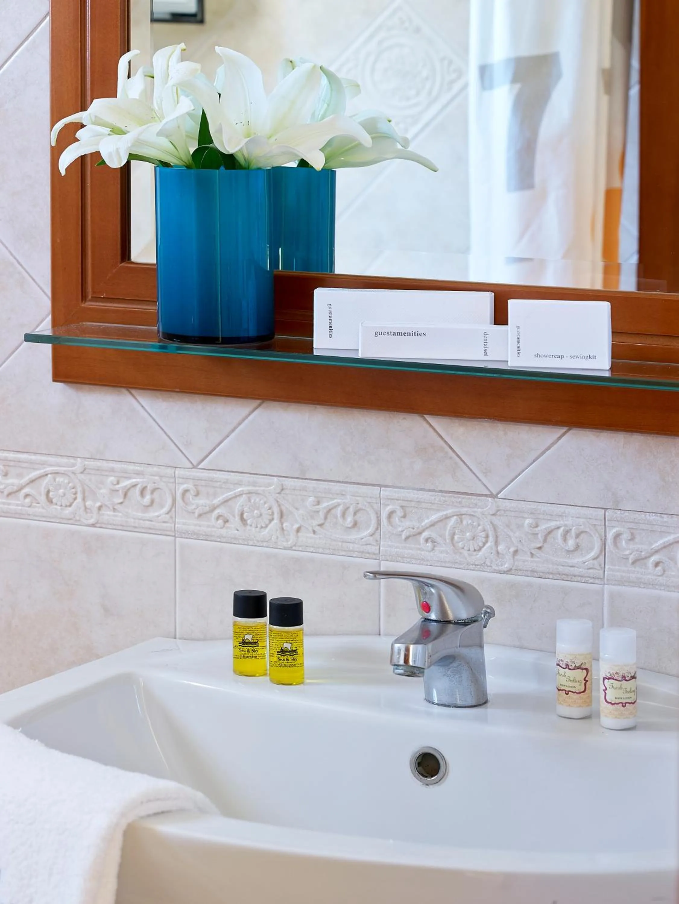 Bathroom in Avantis Suites Hotel