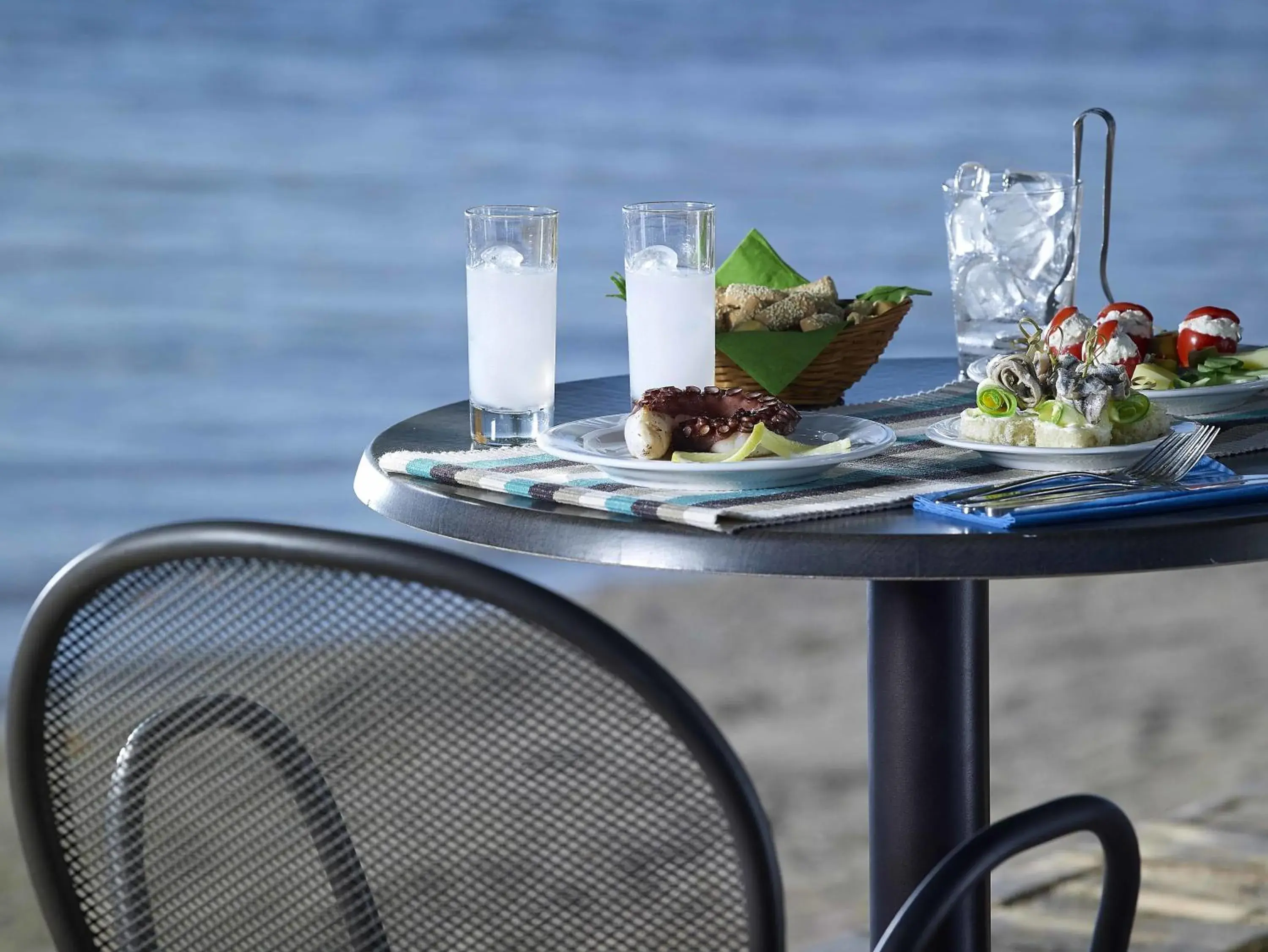 Restaurant/places to eat in Avantis Suites Hotel Restaurant/places to eat in Avantis Suites Hotel