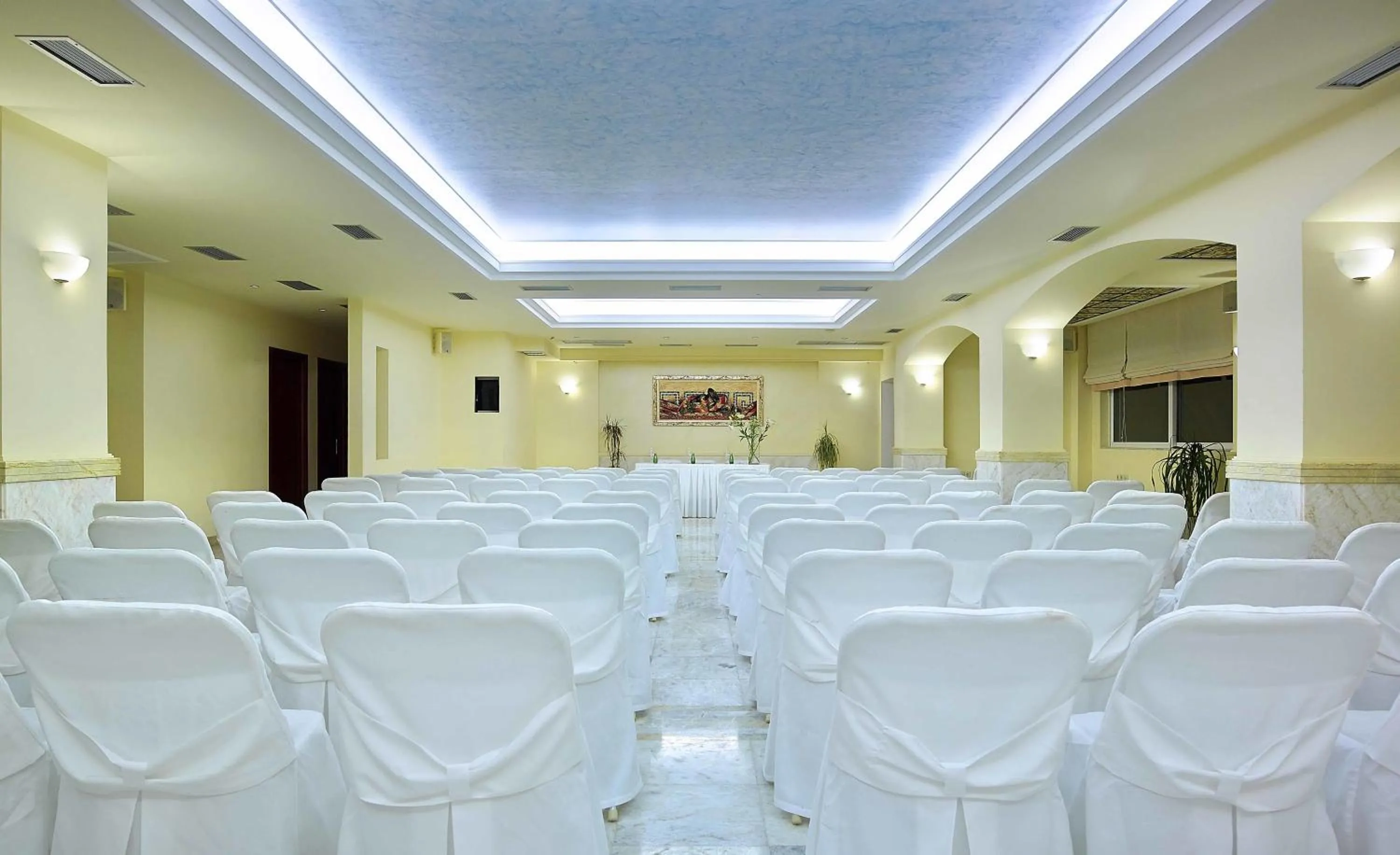 Living room in Avantis Suites Hotel