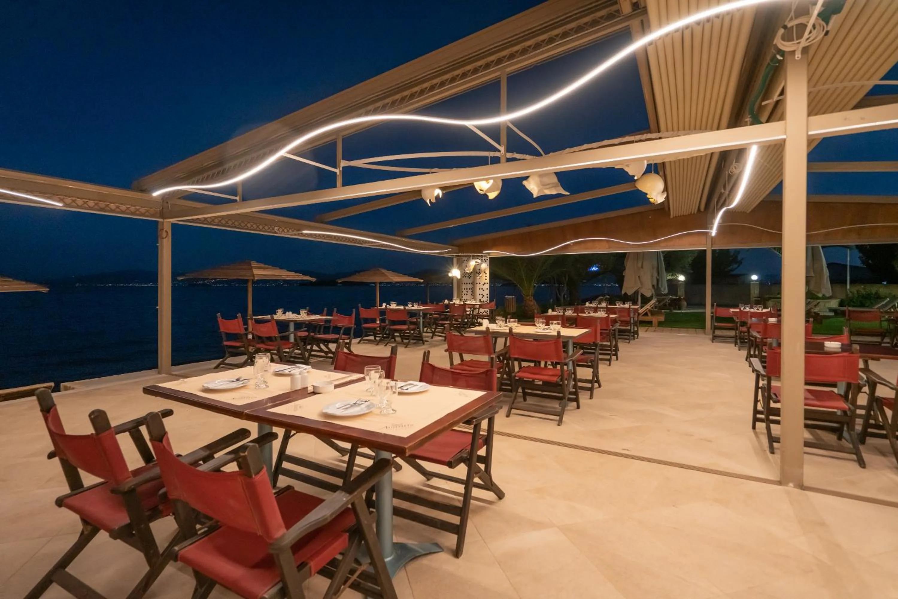 Restaurant/places to eat in Avantis Suites Hotel