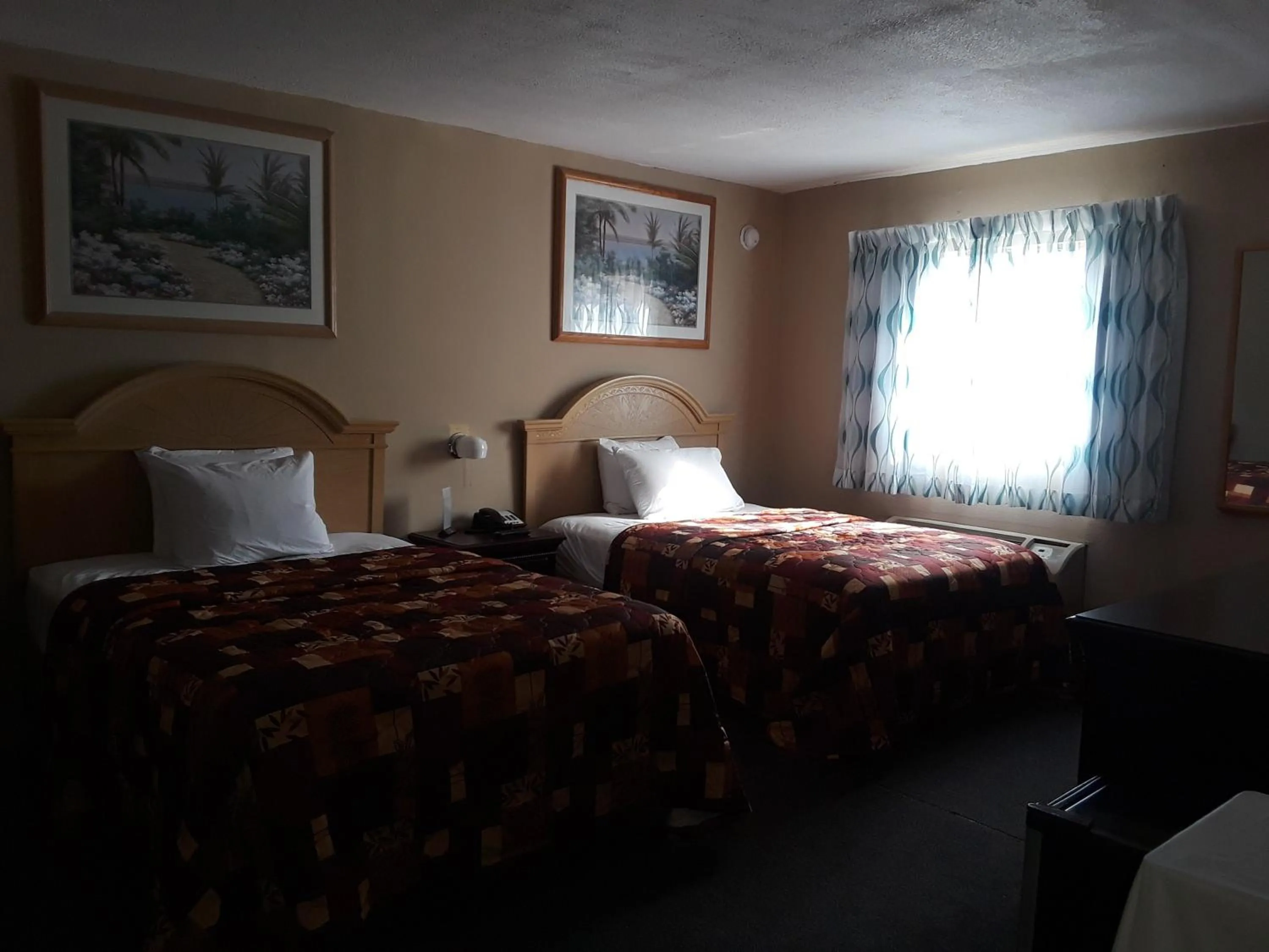 Bed in Budget Lodge Mount Dora