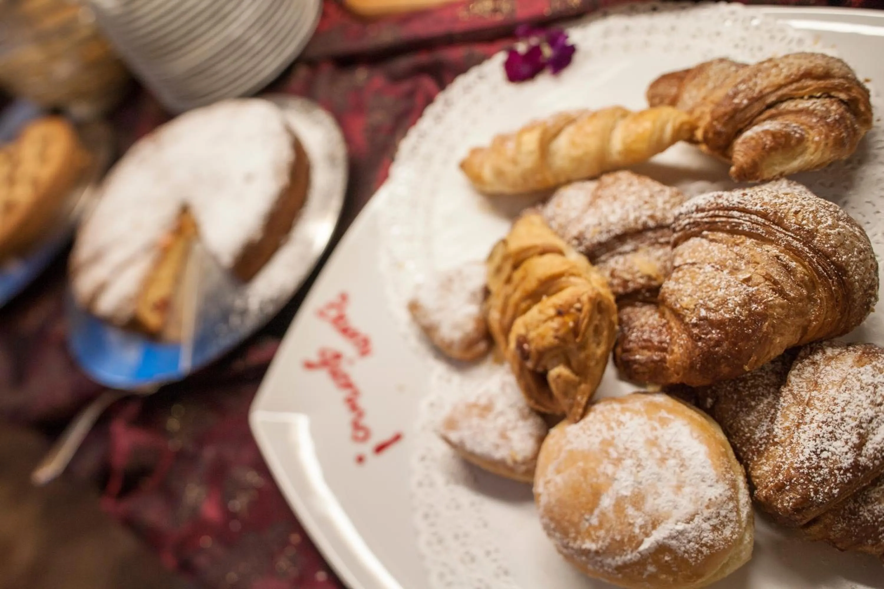 Restaurant/places to eat in Hotel Luis