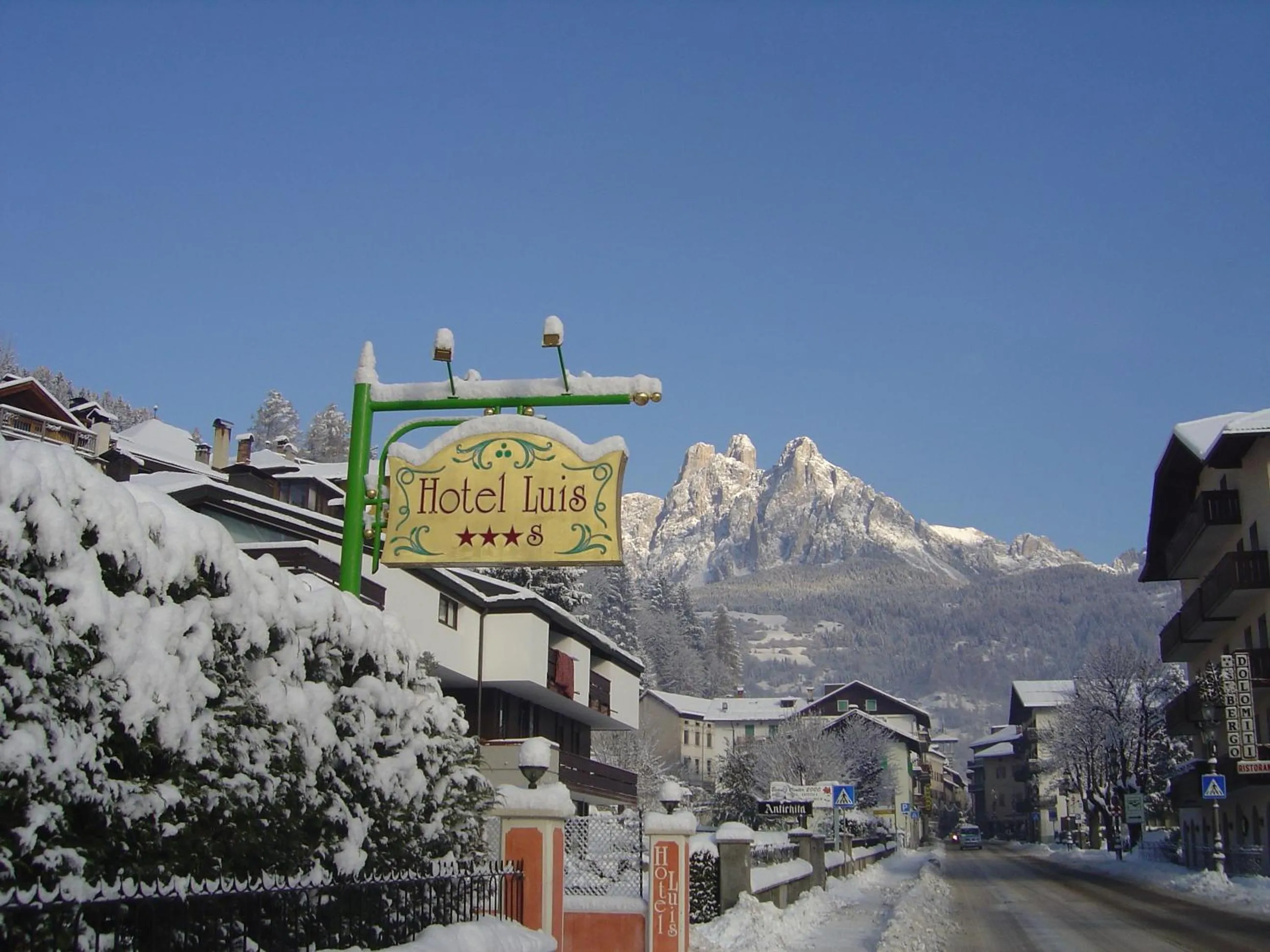 Property building in Hotel Luis