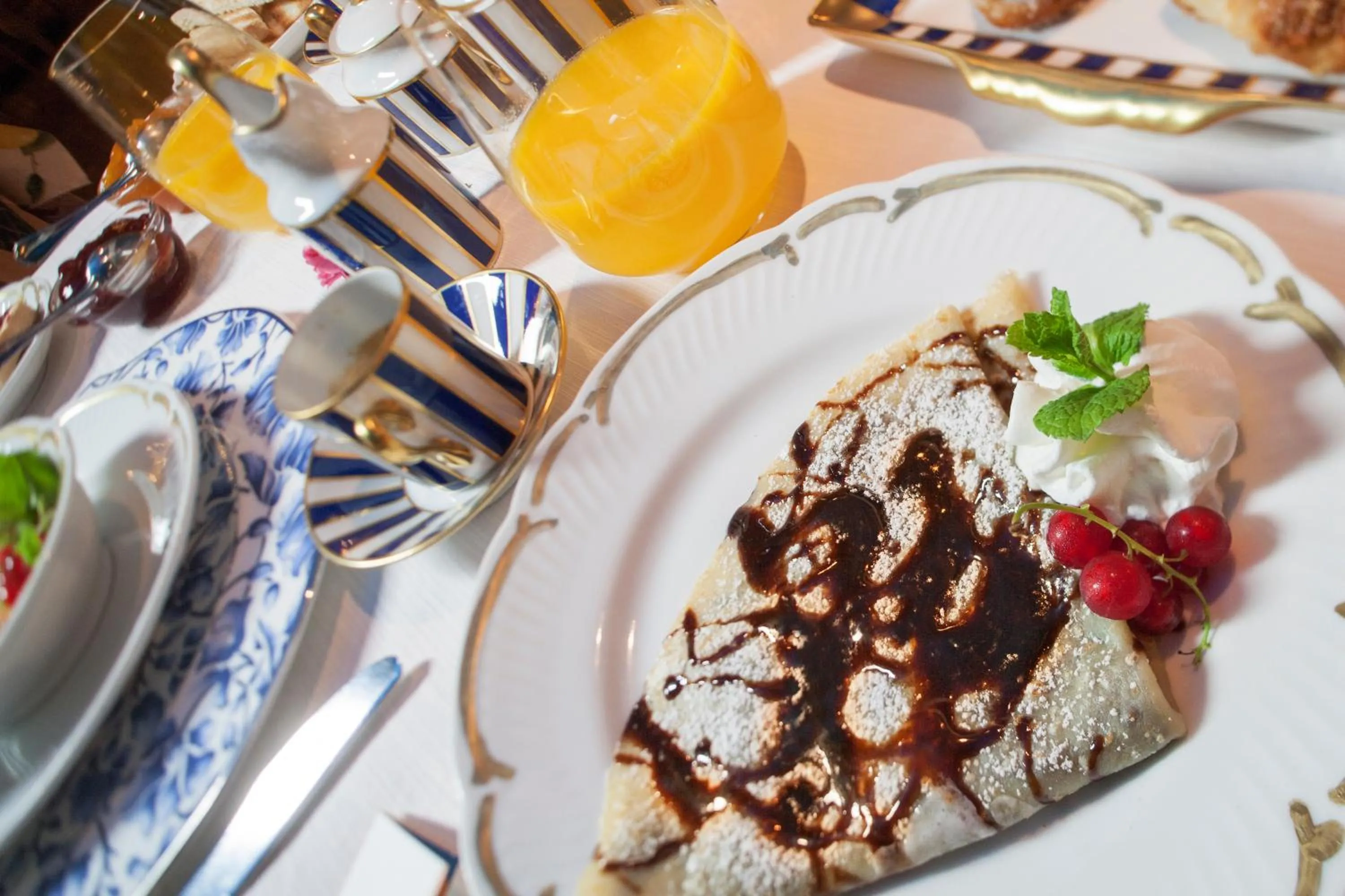 Restaurant/places to eat in Hotel Luis