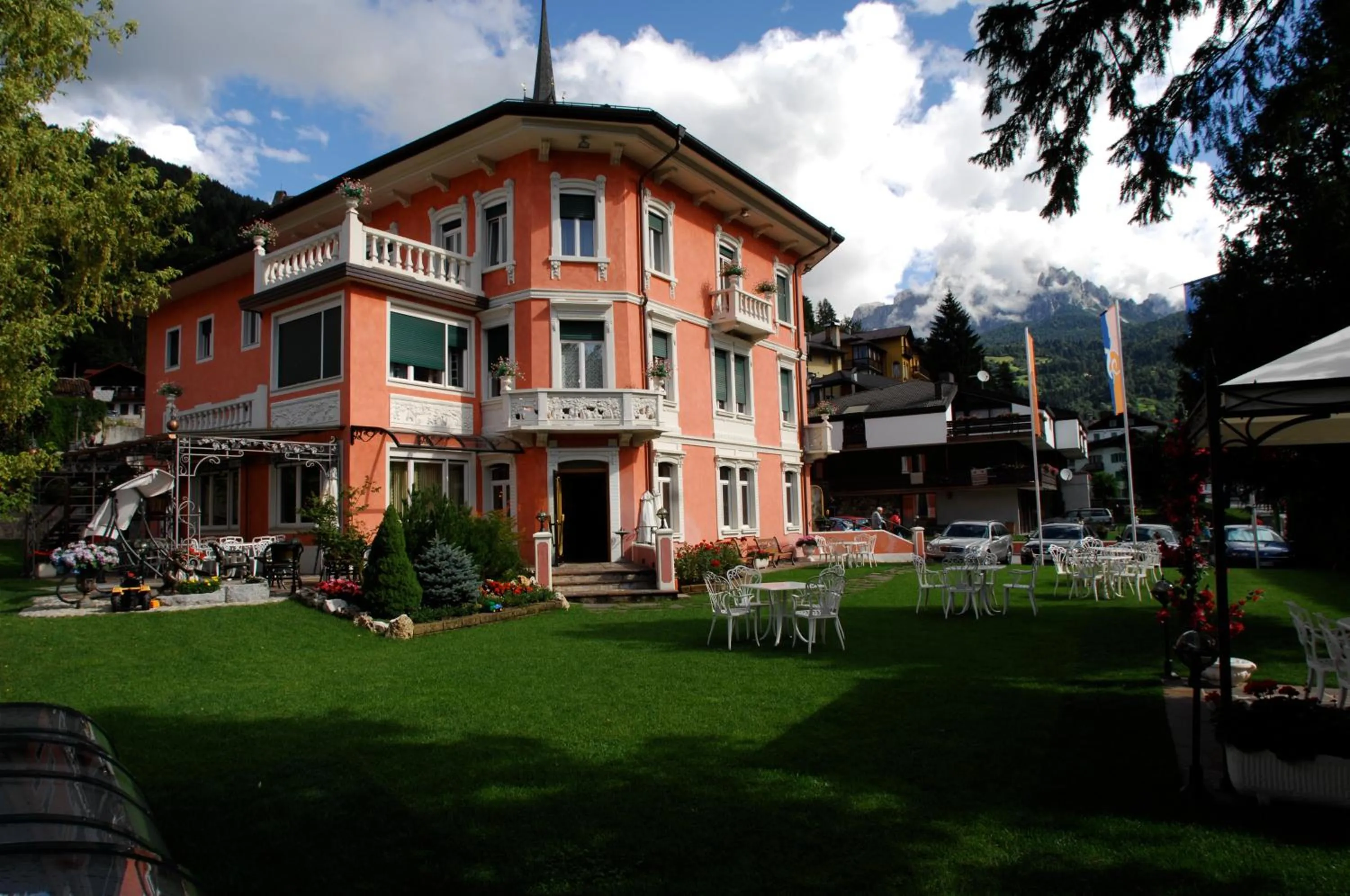 Property building in Hotel Luis