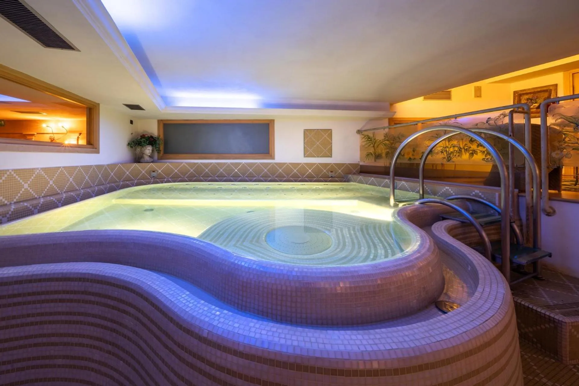 Hot Tub in Hotel Luis