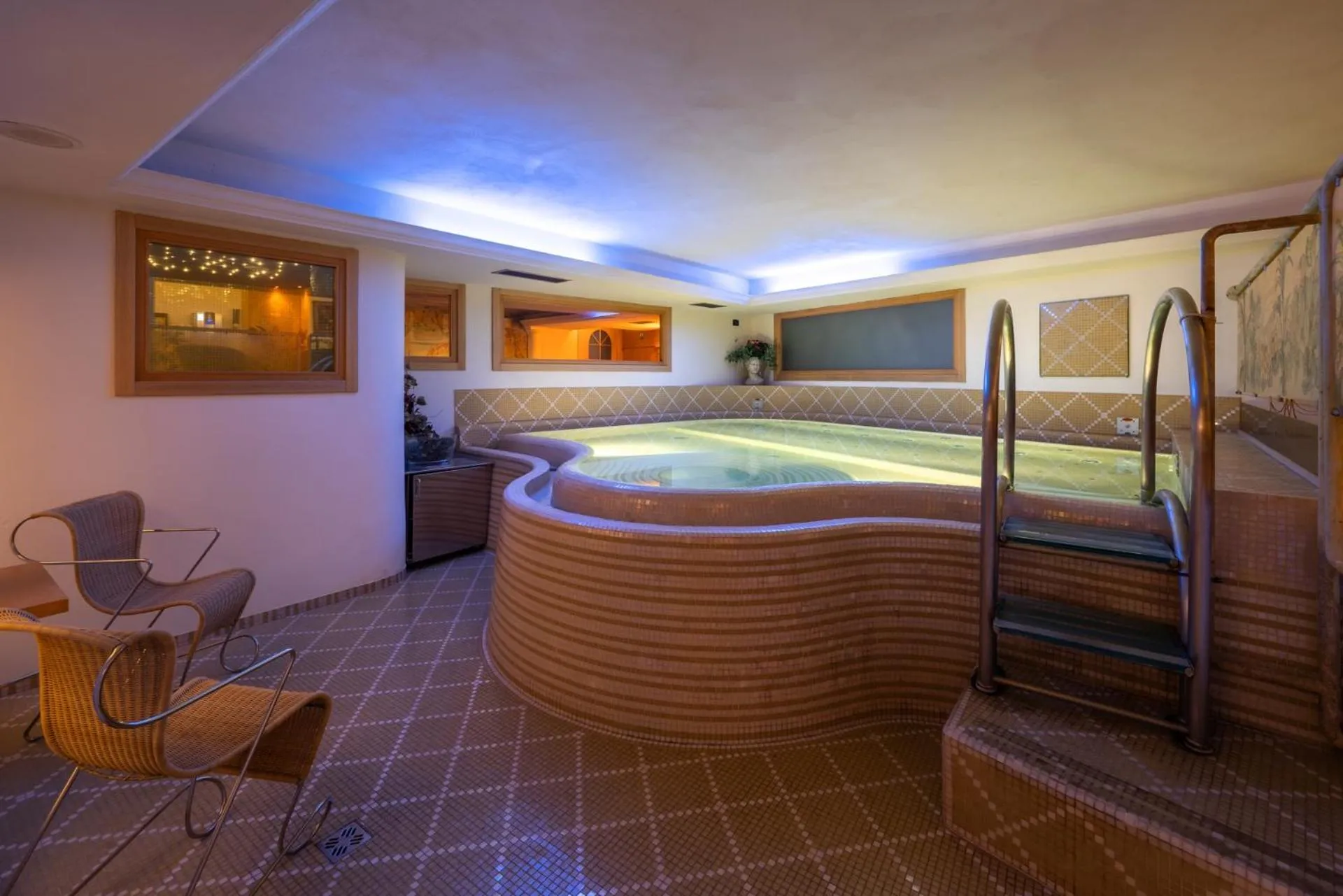 Hot Tub in Hotel Luis