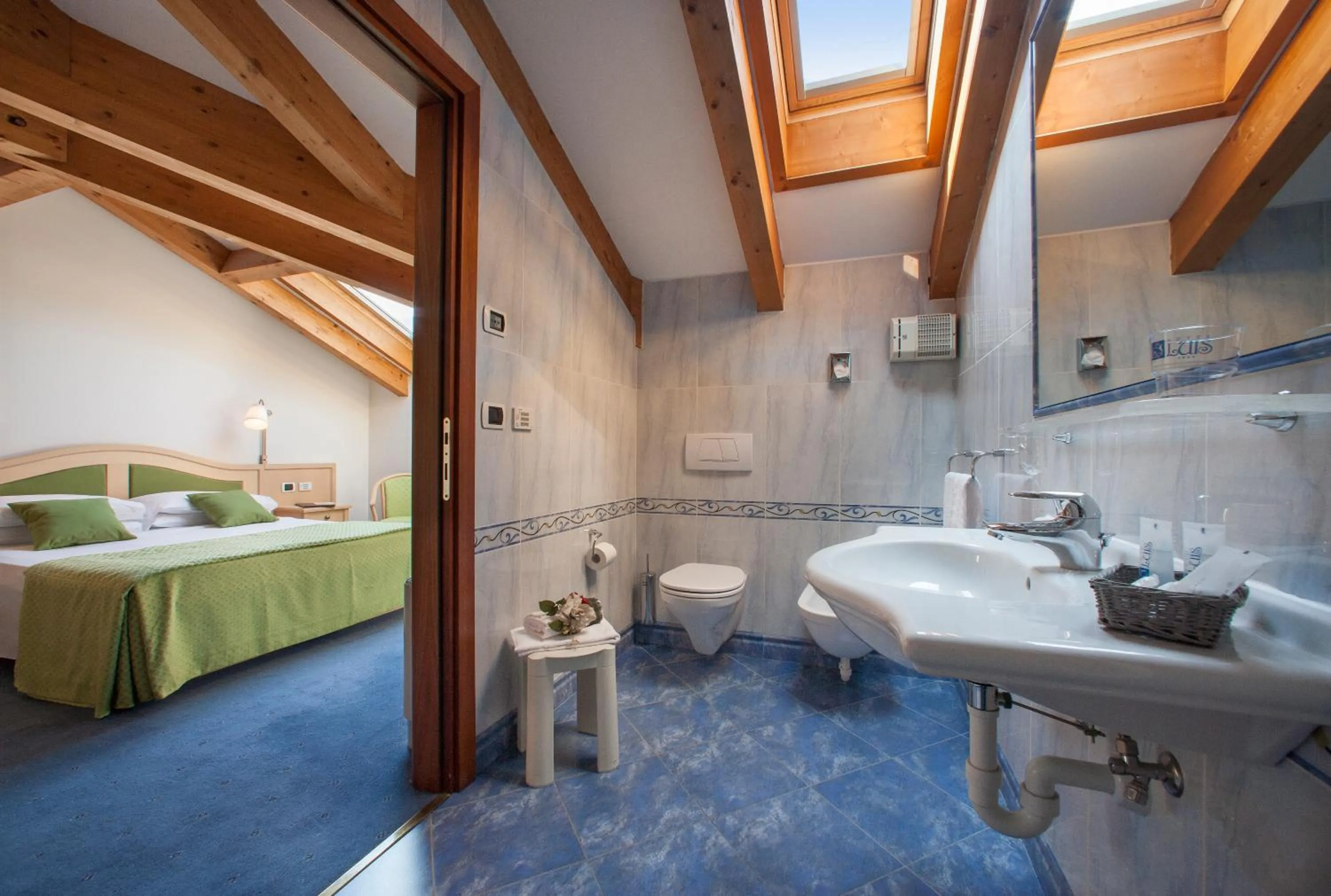 Toilet, Bed in Hotel Luis