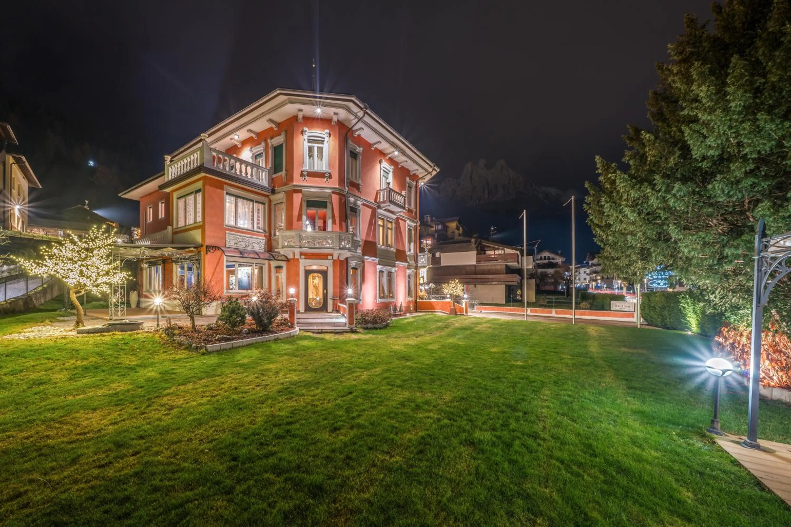 Property building in Hotel Luis