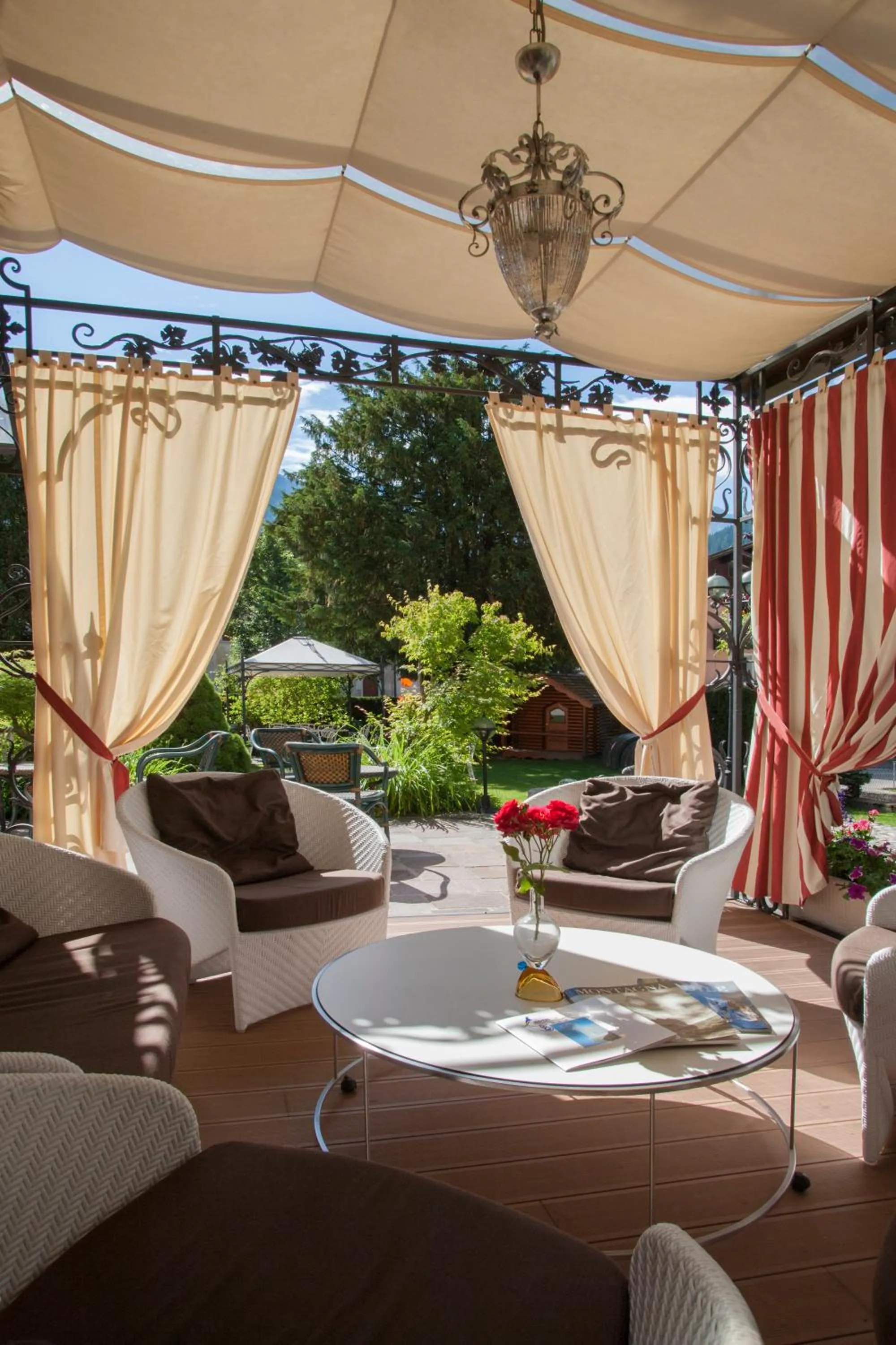 Restaurant/places to eat in Hotel Luis