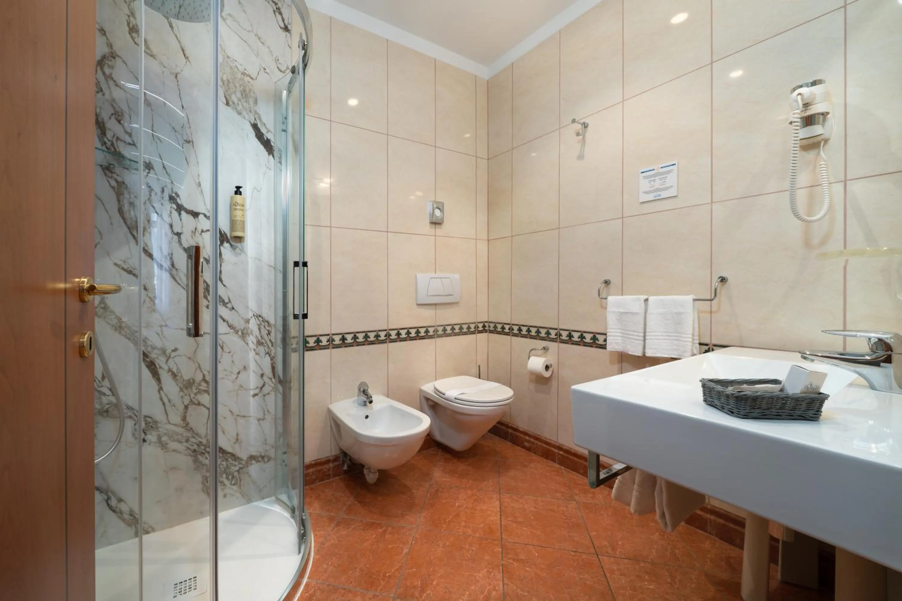 Bathroom in Hotel Luis