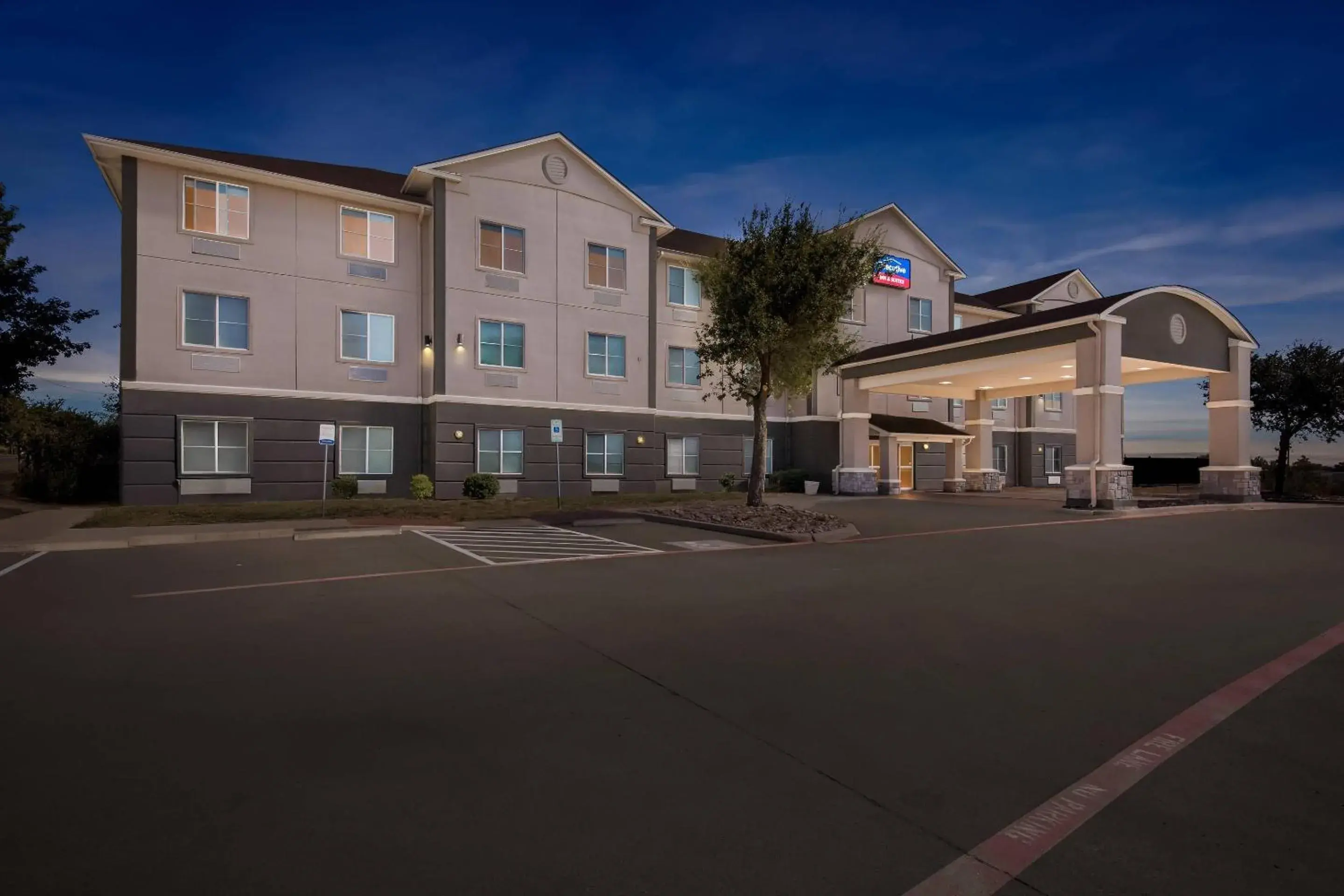 Property building in Quality Inn & Suites - Marlin Property building in Quality Inn & Suites - Marlin