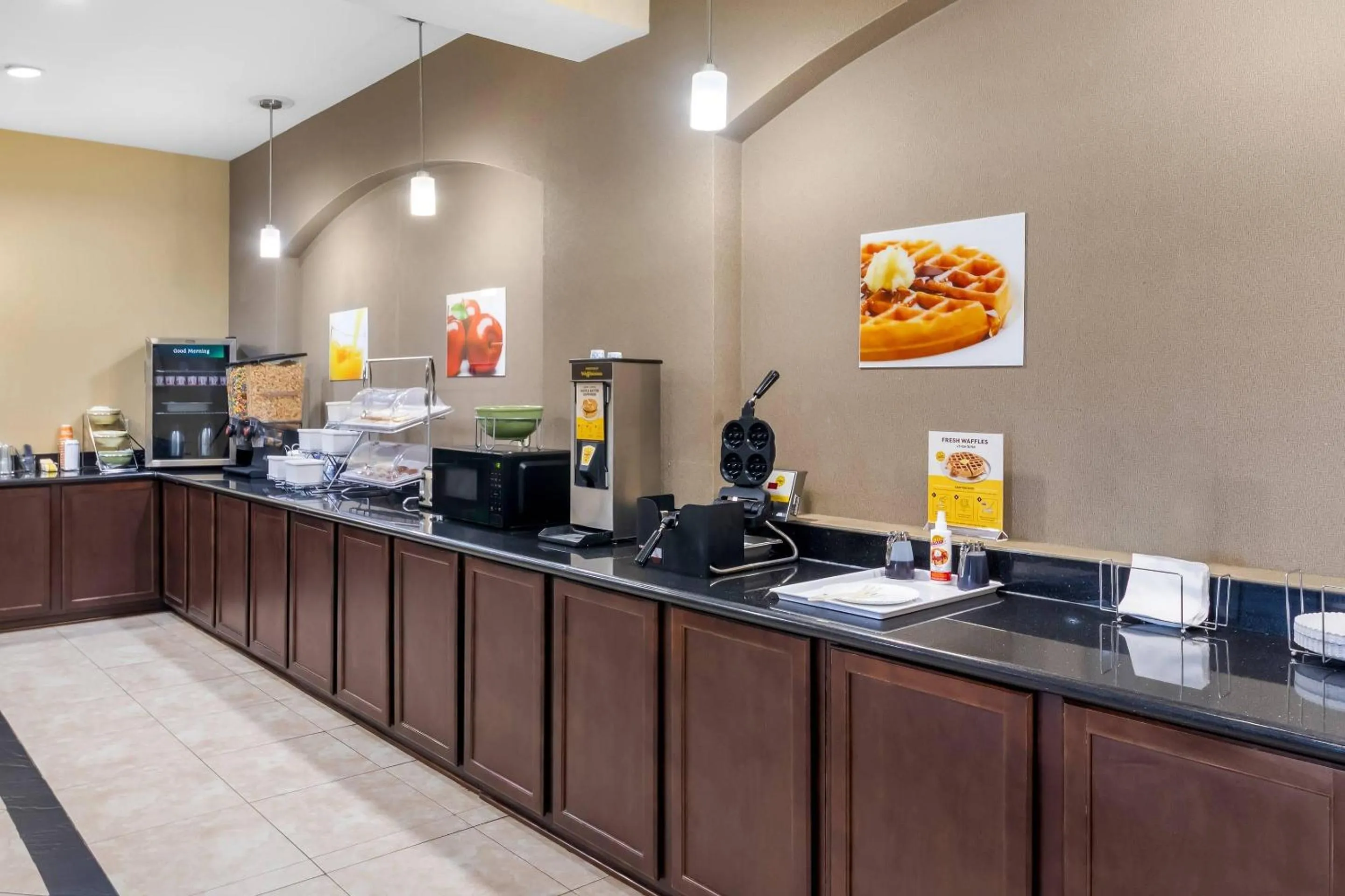 Breakfast in Quality Inn & Suites - Marlin