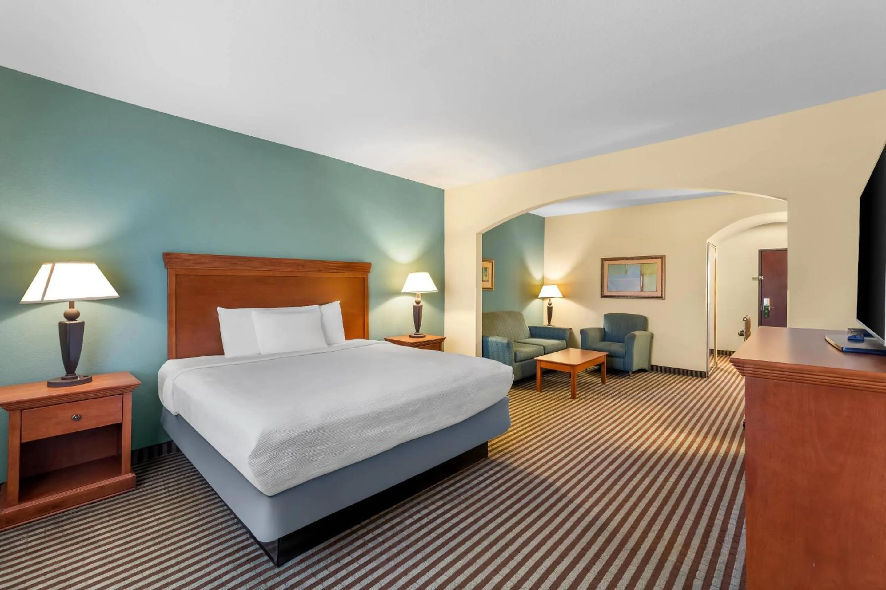 Bedroom, Bed in Quality Inn & Suites - Marlin