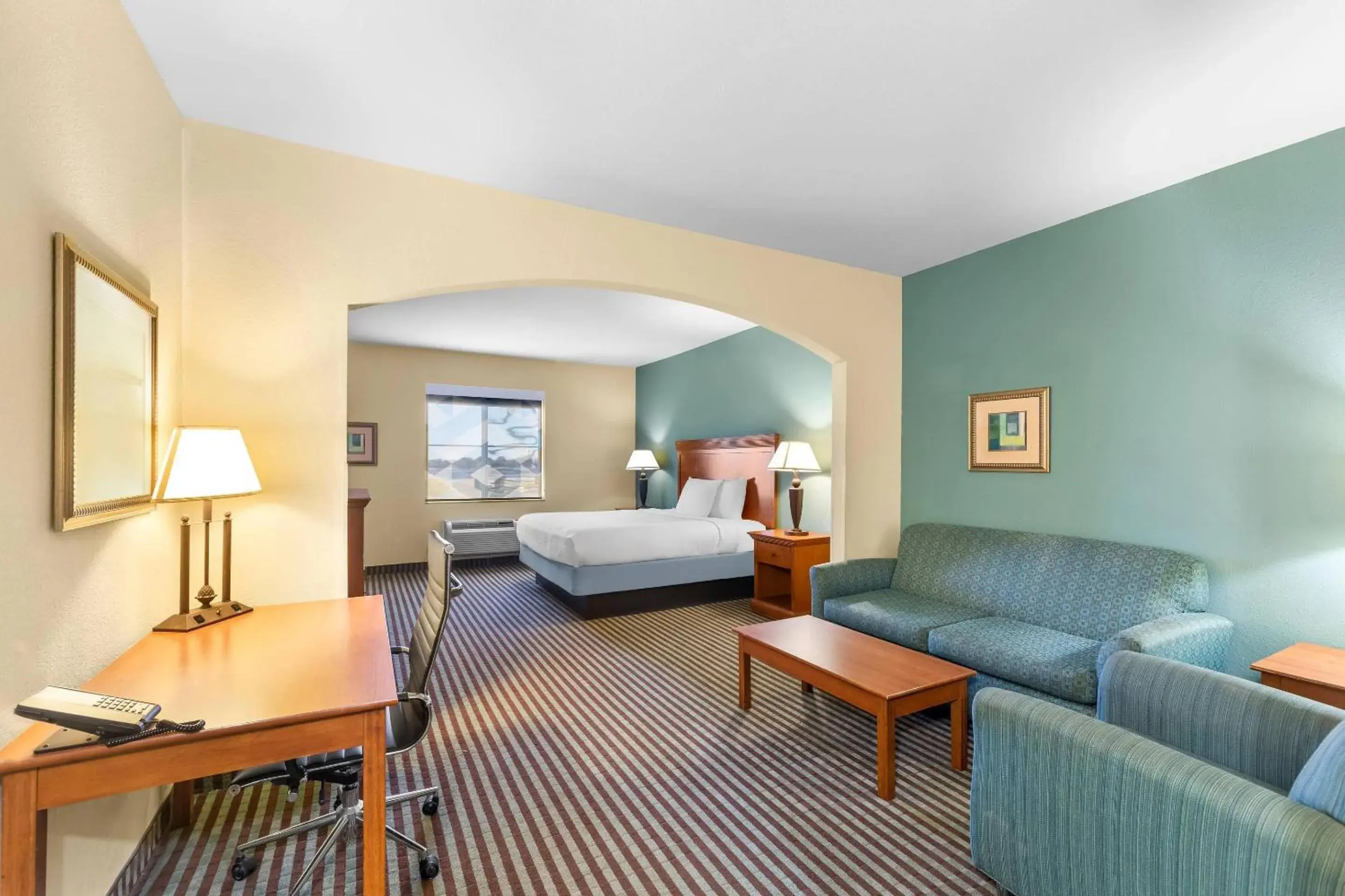 Bedroom, Bed in Quality Inn & Suites - Marlin Bedroom, Bed in Quality Inn & Suites - Marlin