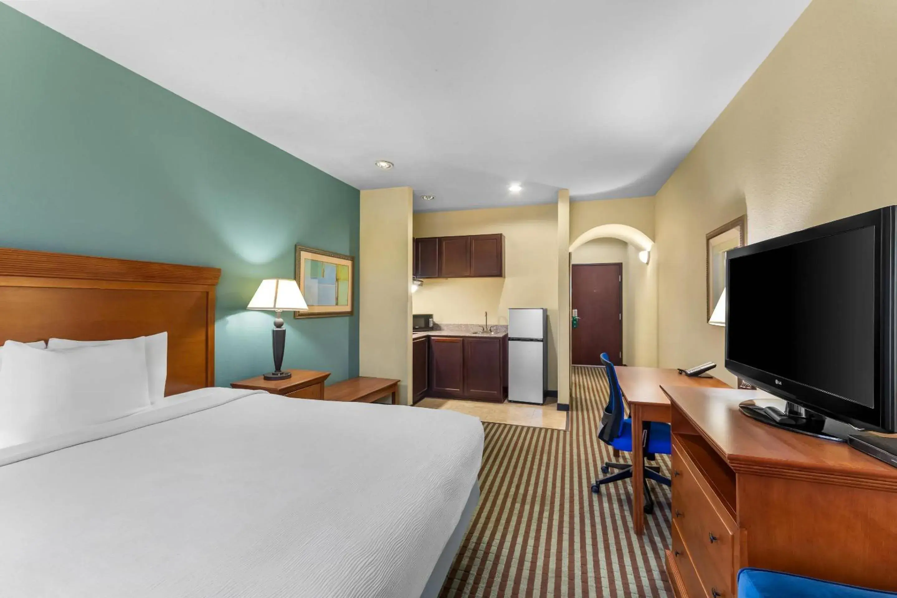 Bedroom, Bed in Quality Inn & Suites - Marlin Bedroom, Bed in Quality Inn & Suites - Marlin