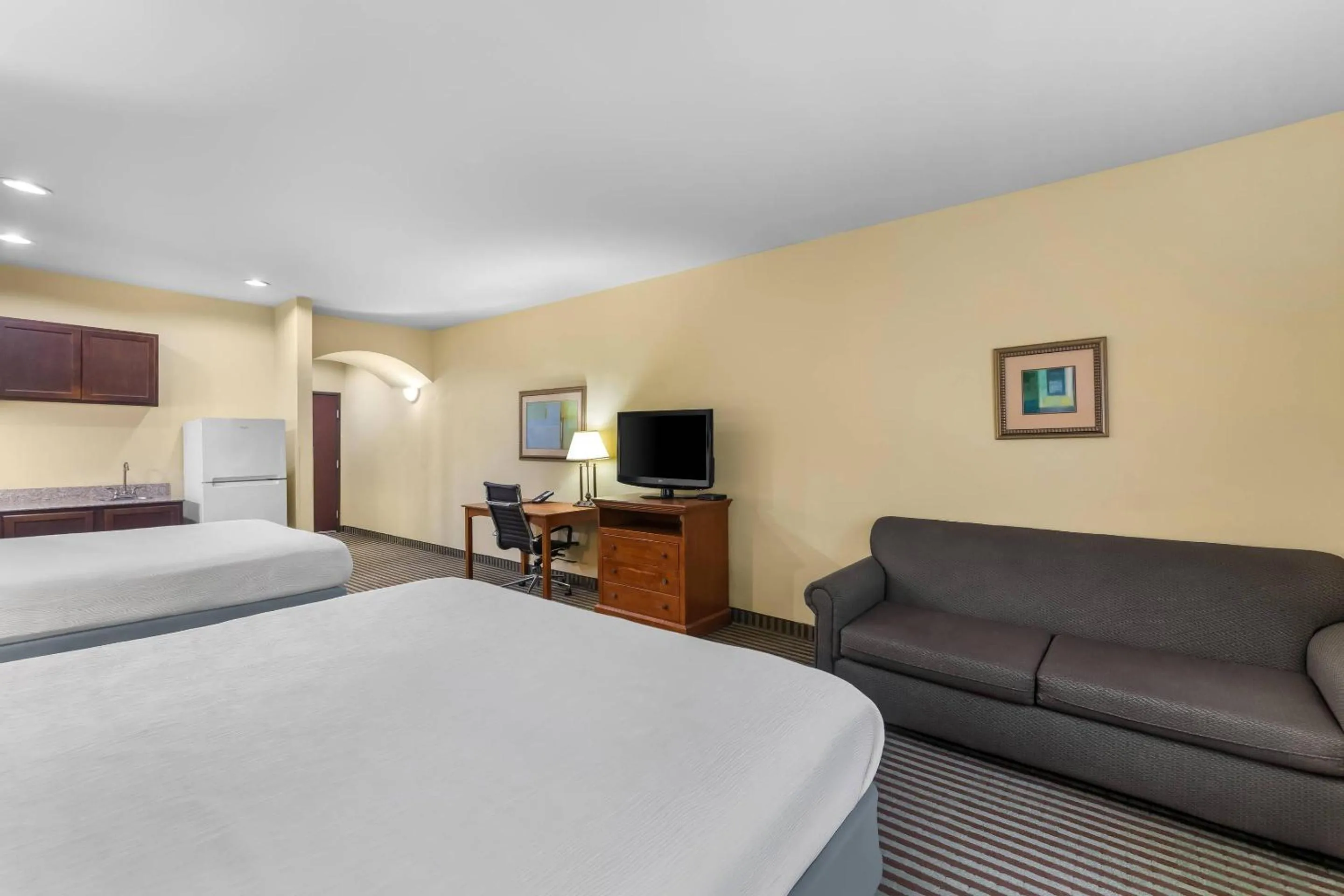 Bedroom, Bed in Quality Inn & Suites - Marlin