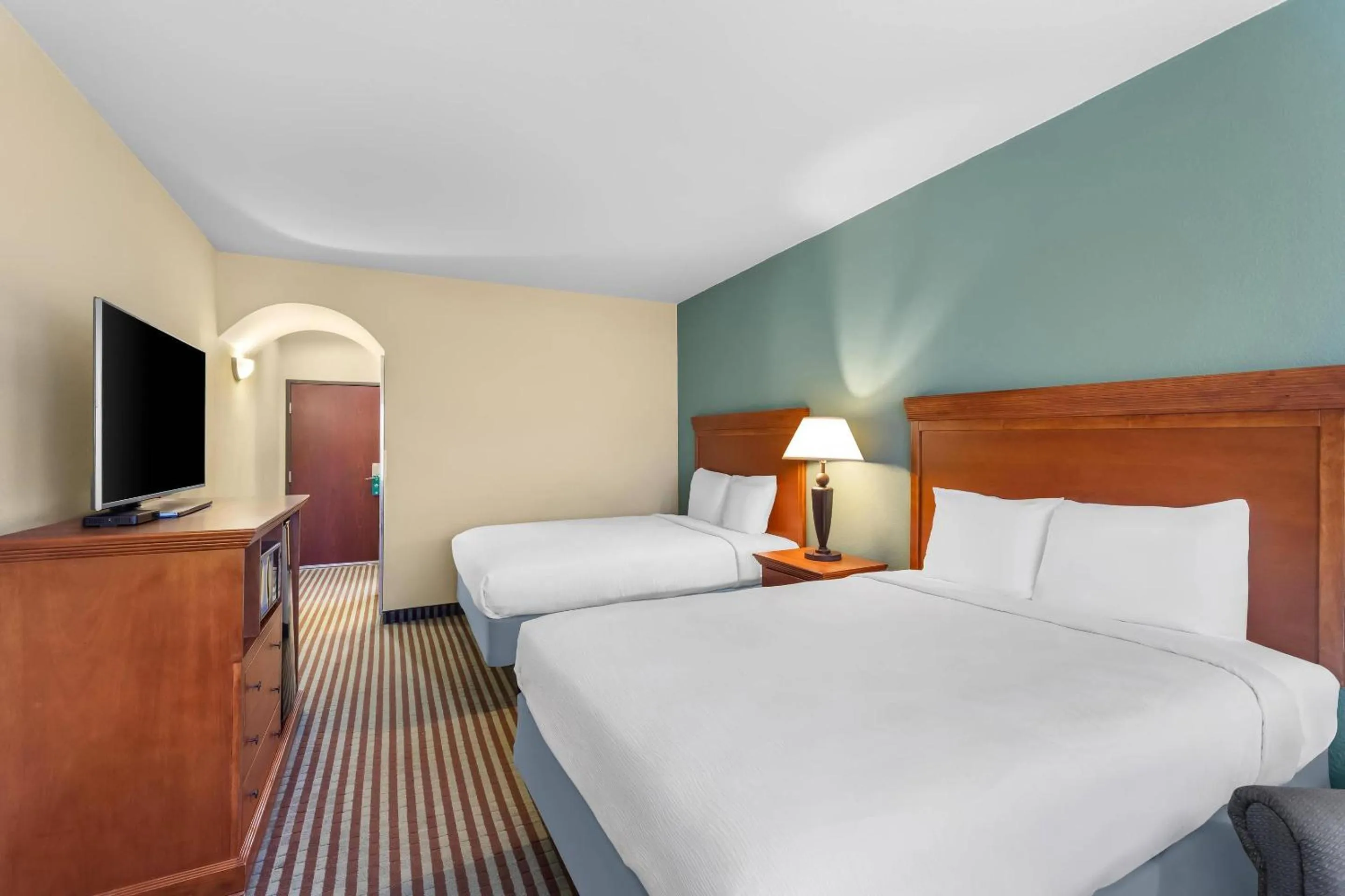 Bedroom, Bed in Quality Inn & Suites - Marlin