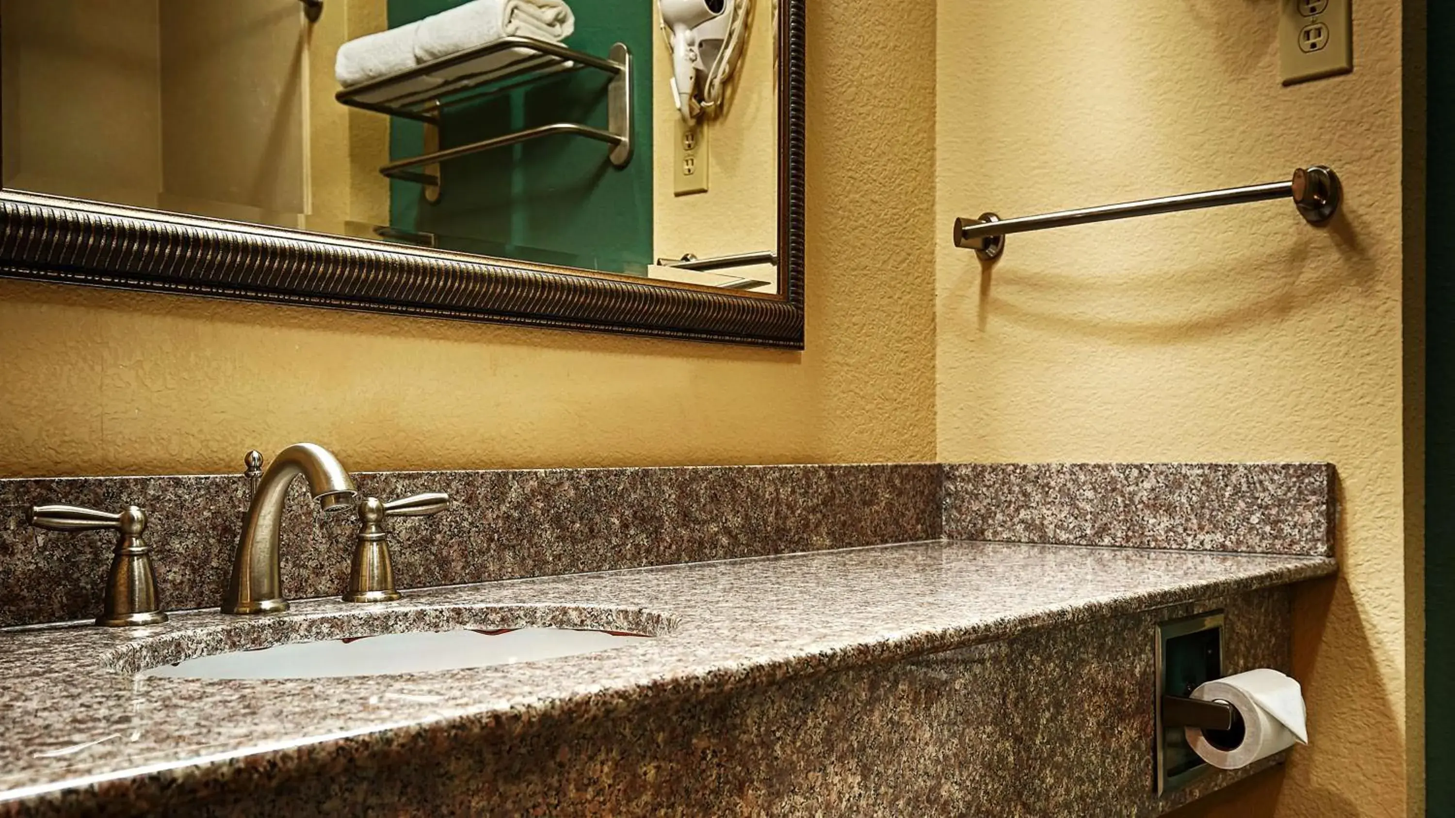 King Room - Non-Smoking in Executive Inn & Suites King Room - Non-Smoking in Executive Inn & Suites