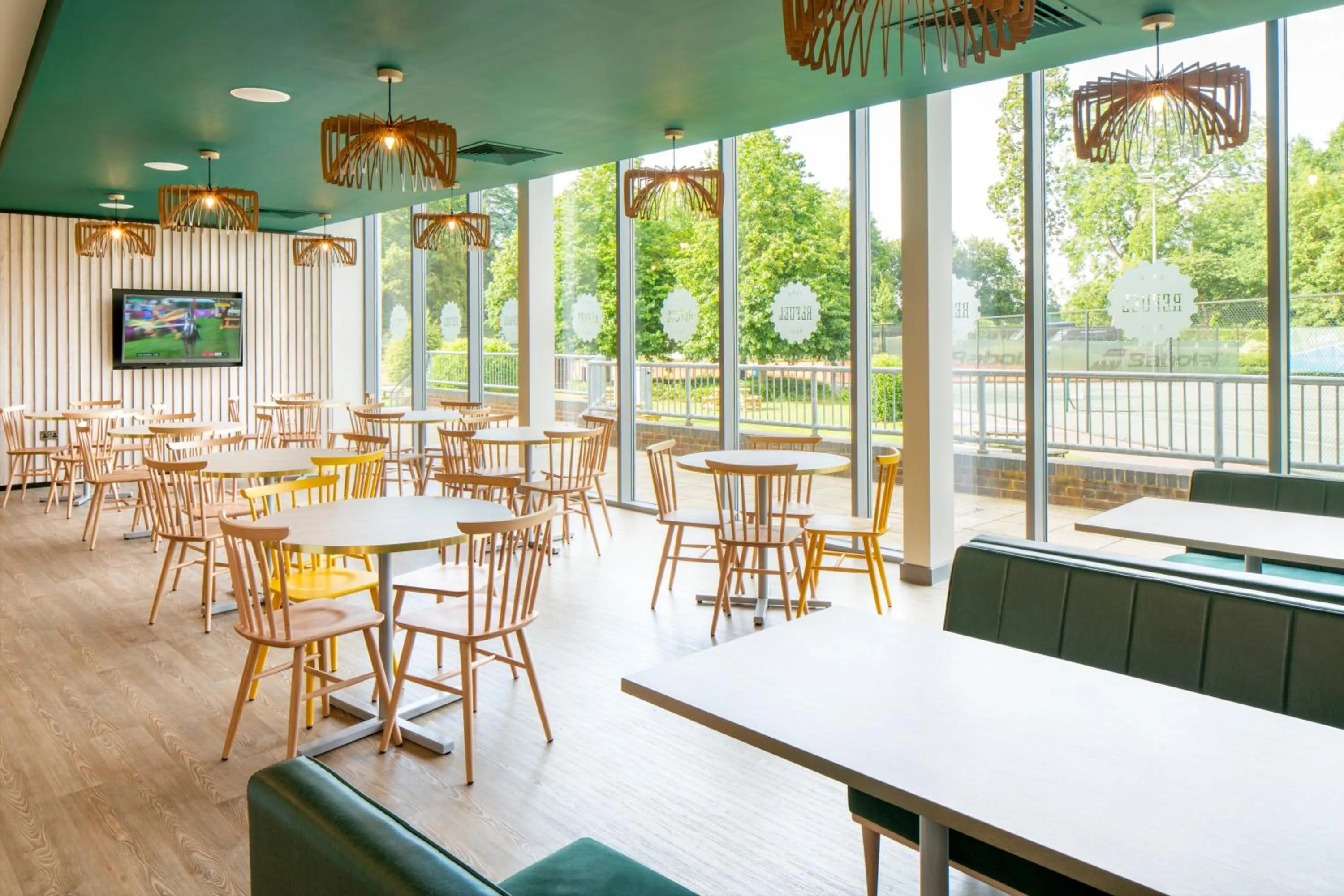 Restaurant/places to eat in Bisham Abbey National Sports Centre