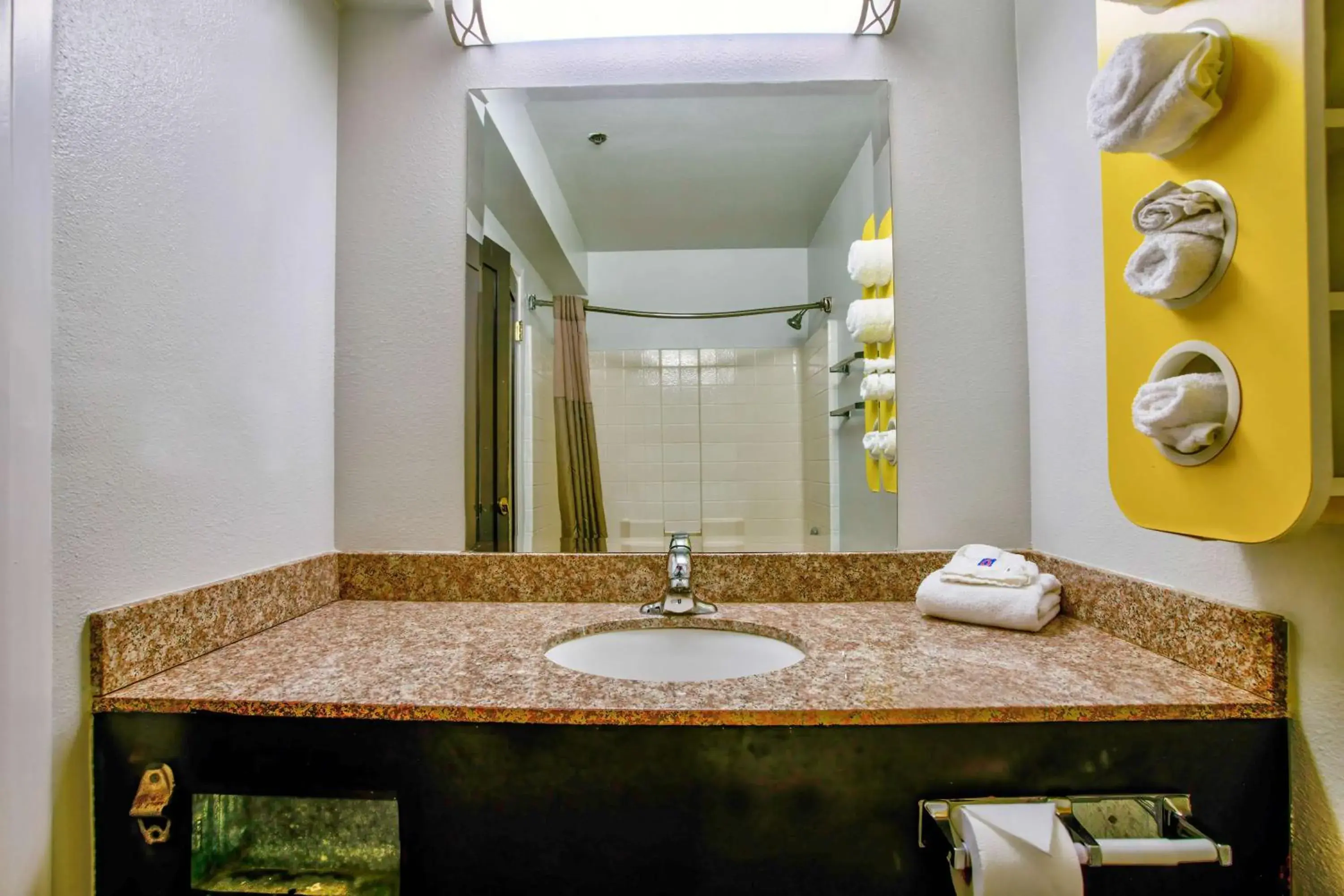 Deluxe King Room - Smoking in Motel 6-Hesperia, CA - West Main Street I-15 Deluxe King Room - Smoking in Motel 6-Hesperia, CA - West Main Street I-15