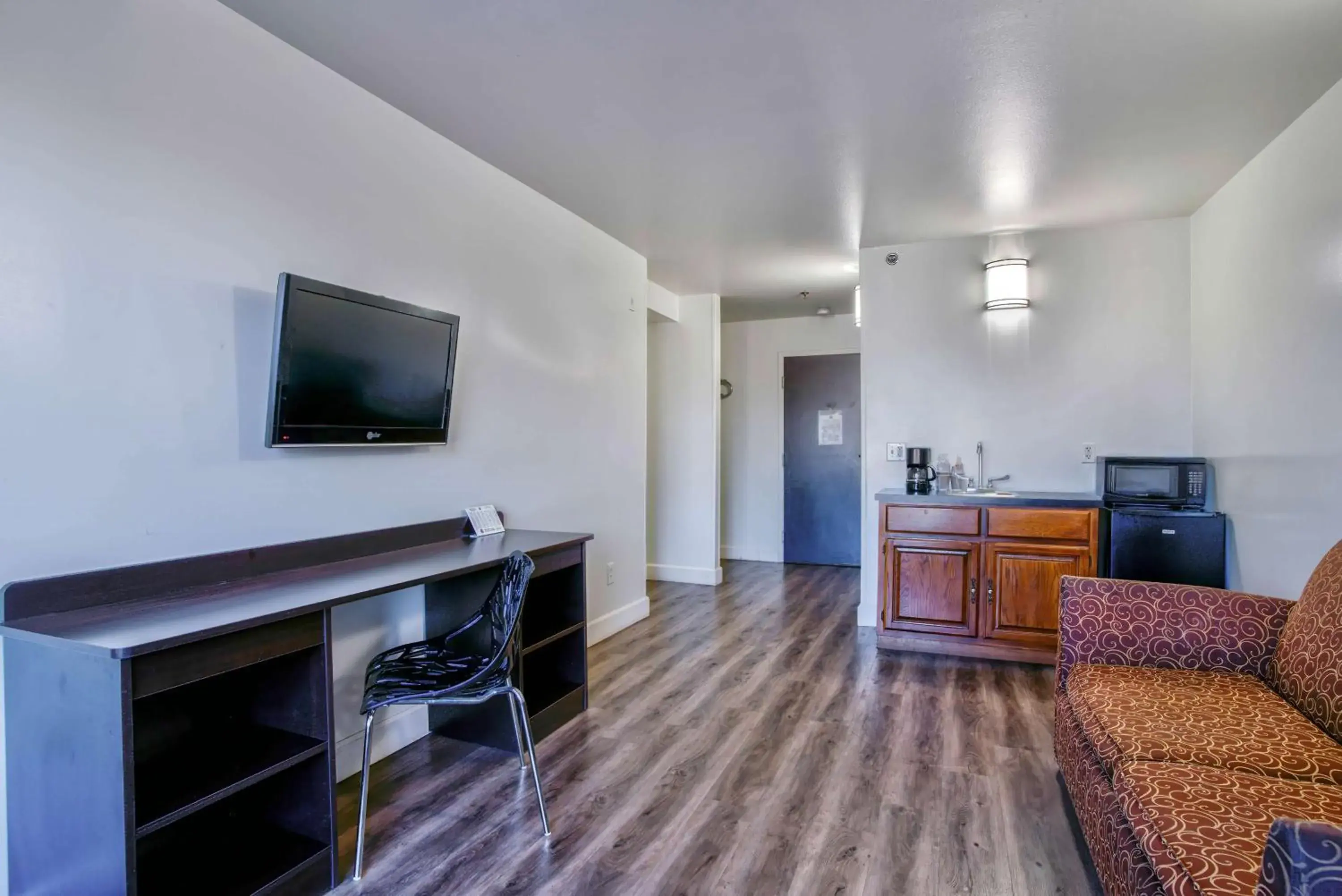 Bedroom in Motel 6-Hesperia, CA - West Main Street I-15 Bedroom in Motel 6-Hesperia, CA - West Main Street I-15