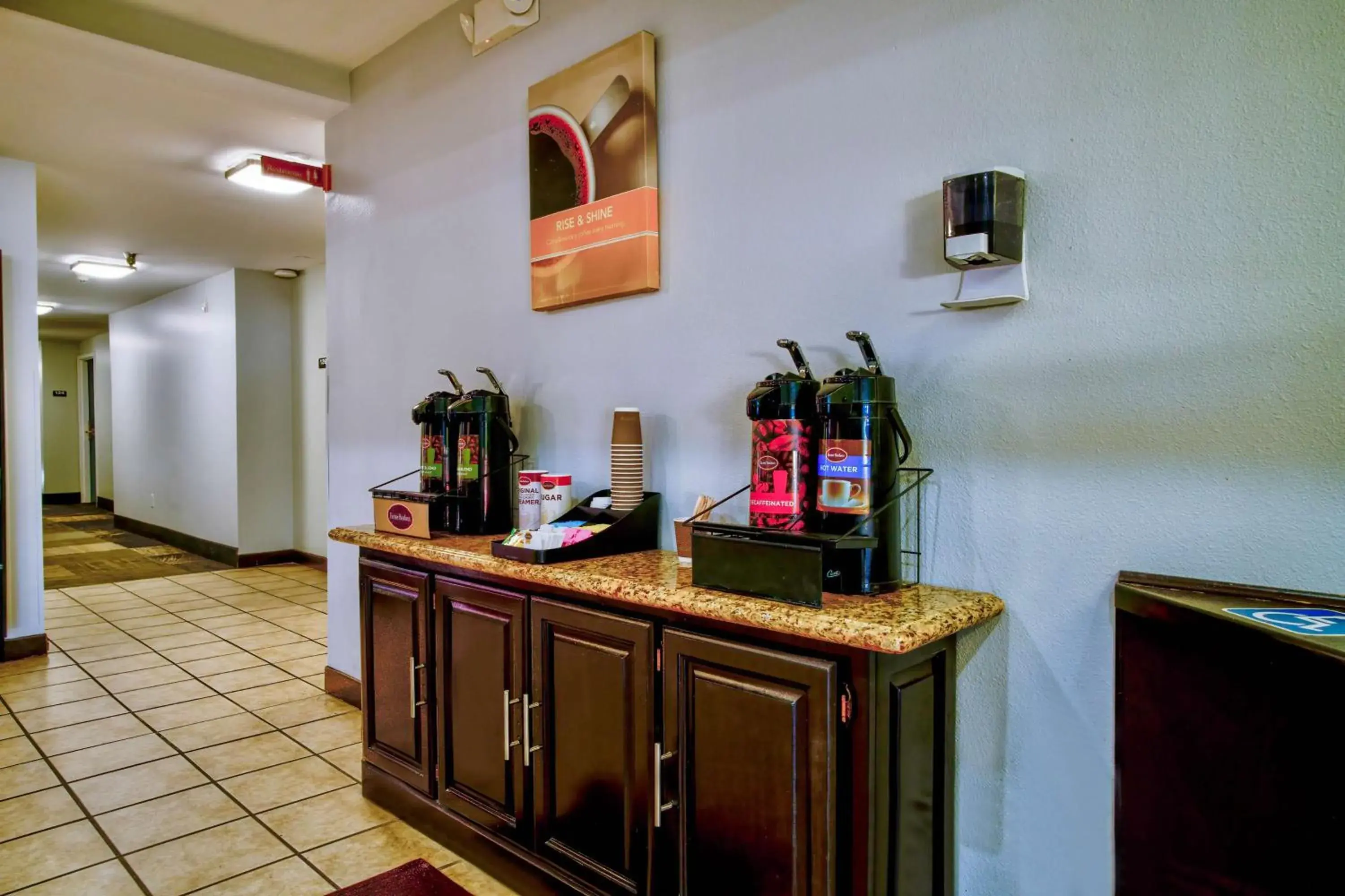 Restaurant/places to eat in Motel 6-Hesperia, CA - West Main Street I-15 Restaurant/places to eat in Motel 6-Hesperia, CA - West Main Street I-15