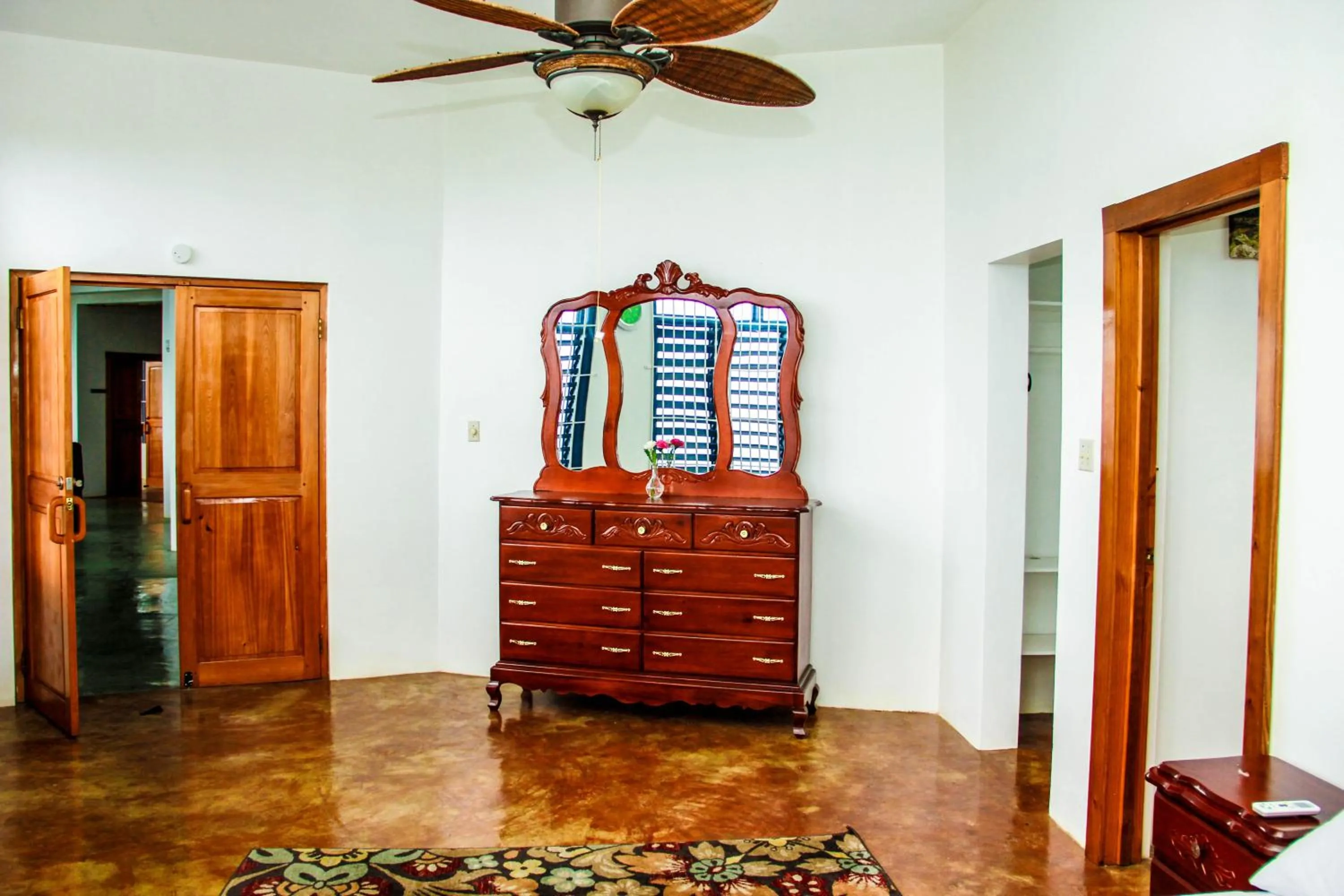 Decorative detail in Sunshine Lodge: Your home away from home