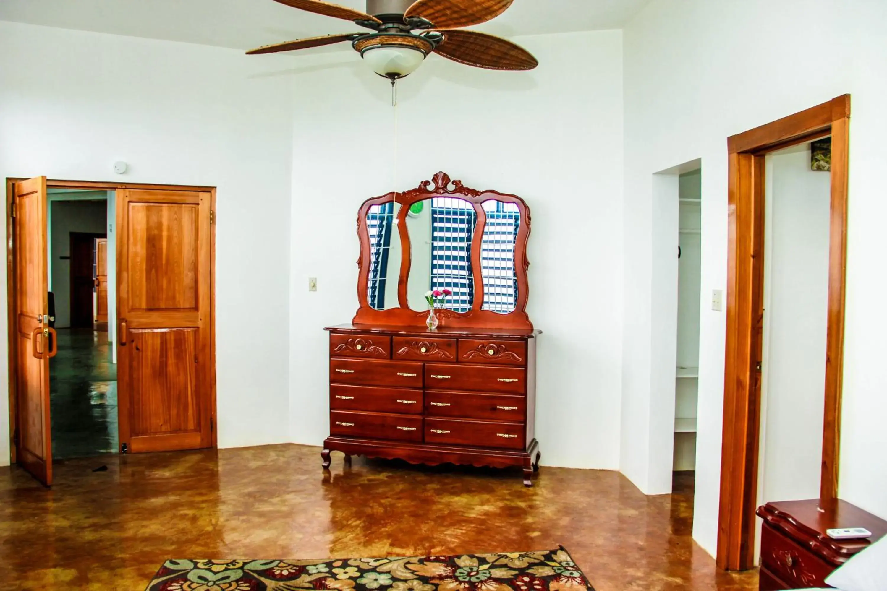 Vacation Home in Sunshine Lodge: Your home away from home Vacation Home in Sunshine Lodge: Your home away from home