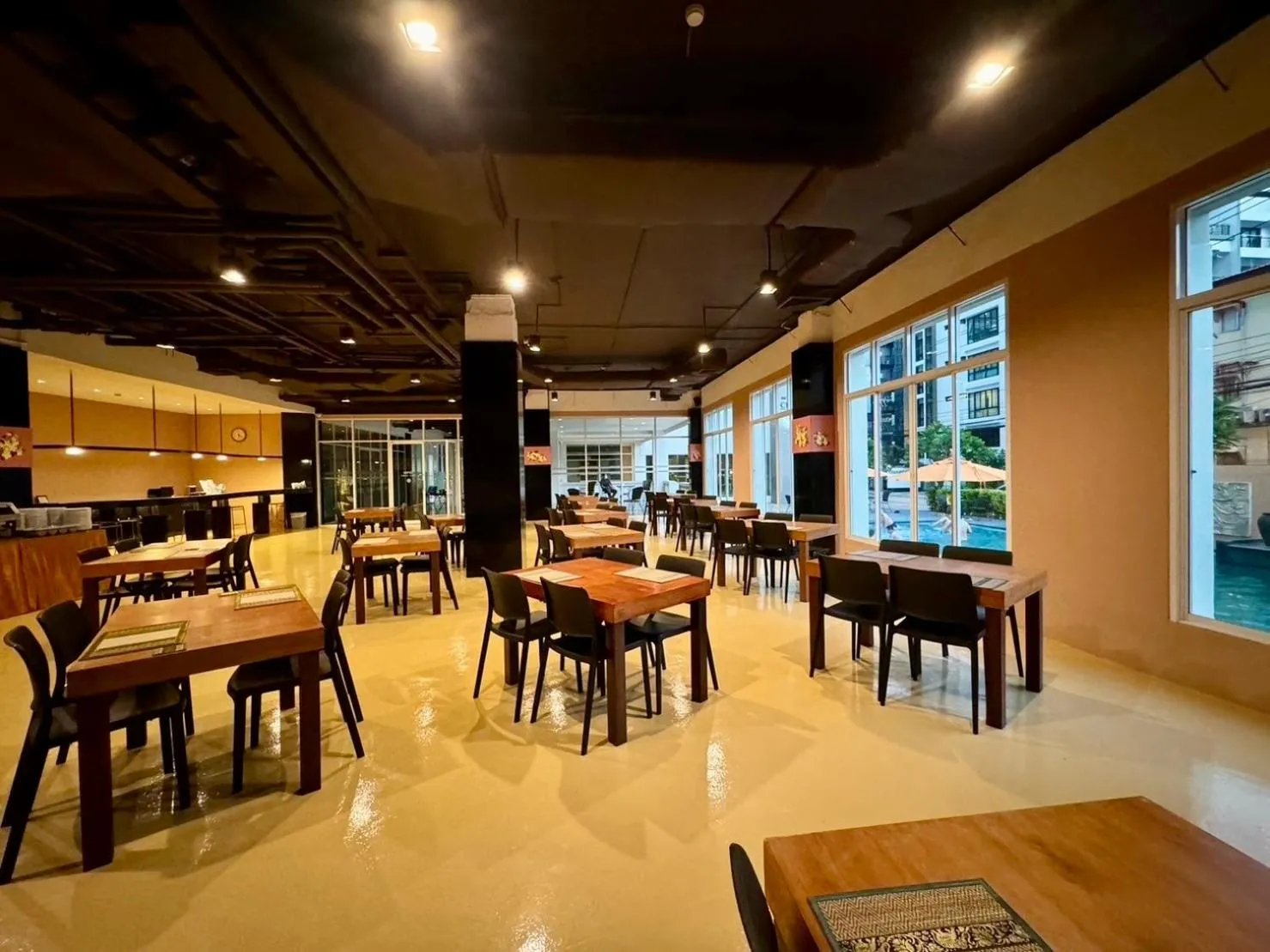 Restaurant/places to eat in Crown Pattaya Beach Hotel