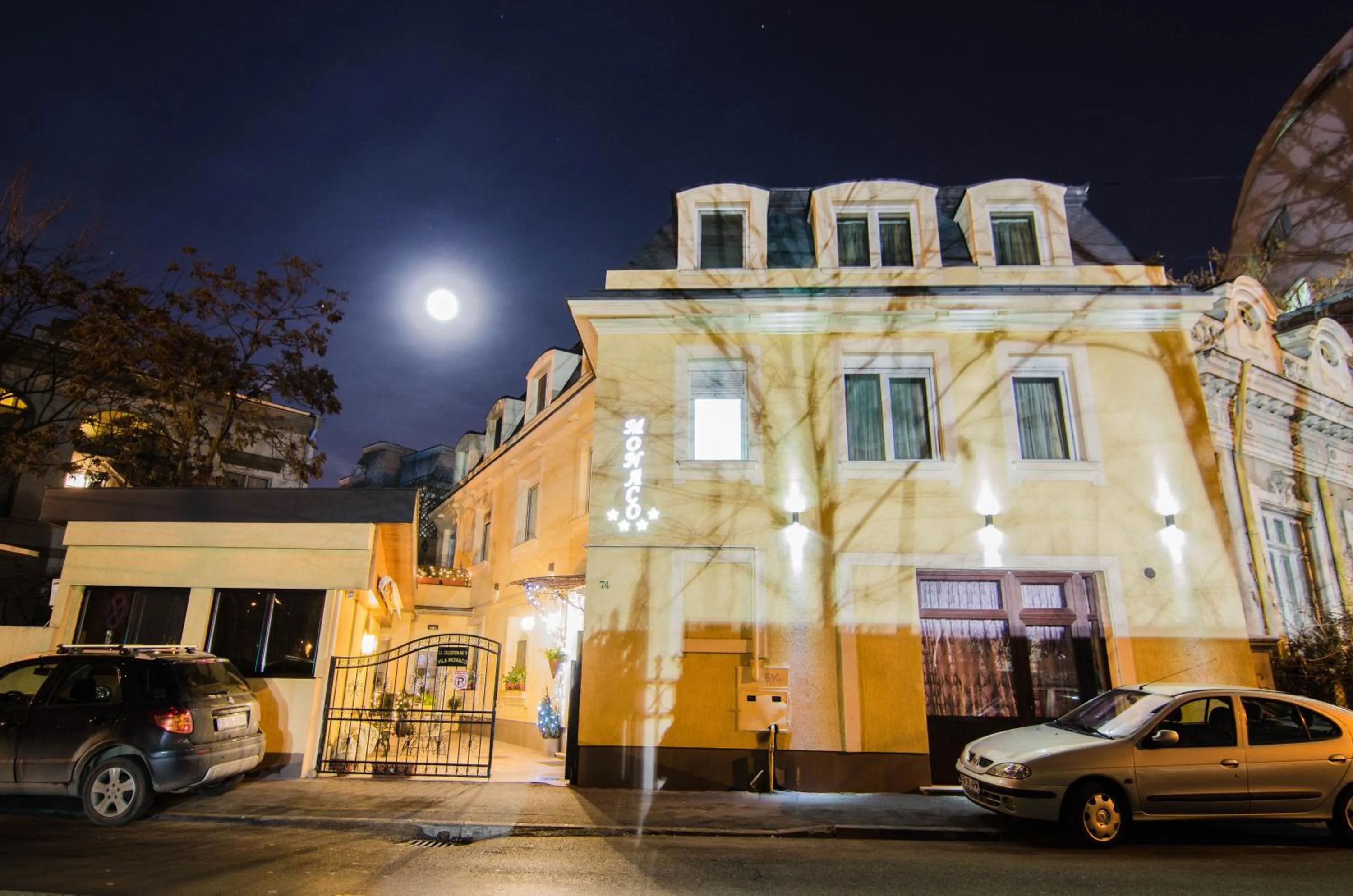 Facade/entrance in Hotel Boutique Monaco