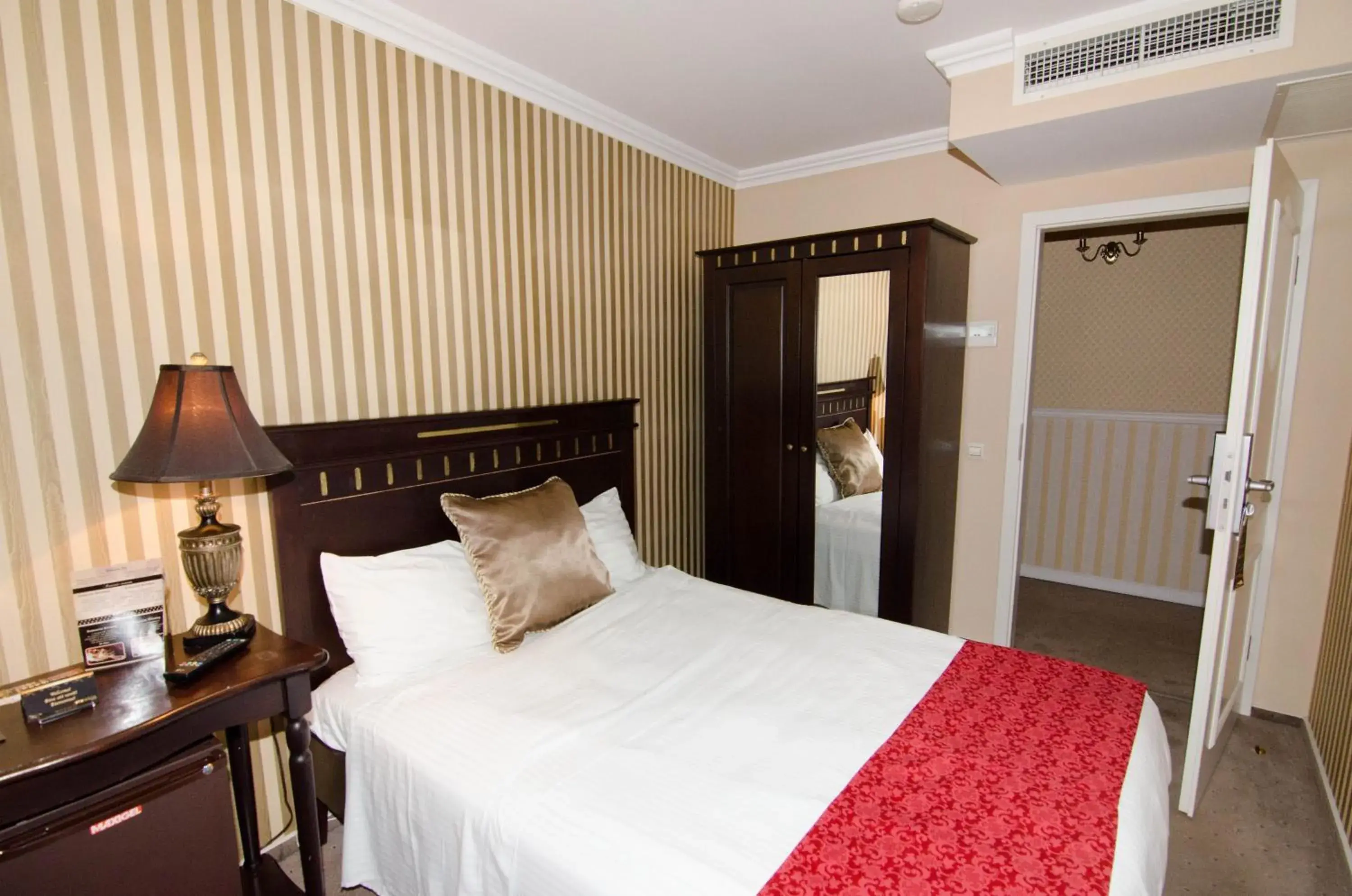 Single Room - single occupancy in Hotel Boutique Monaco Single Room - single occupancy in Hotel Boutique Monaco