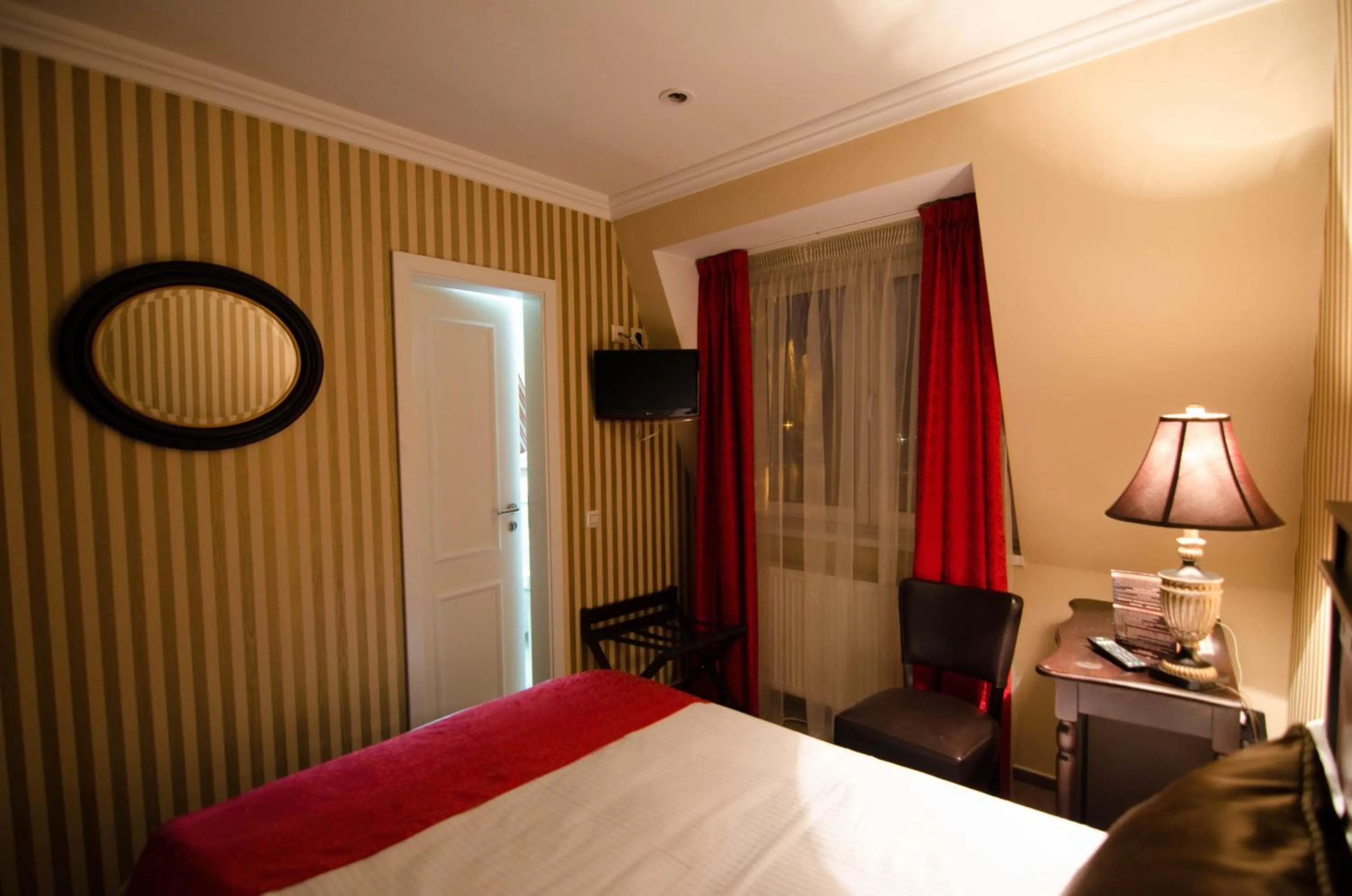 Photo of the whole room, Bed in Hotel Boutique Monaco