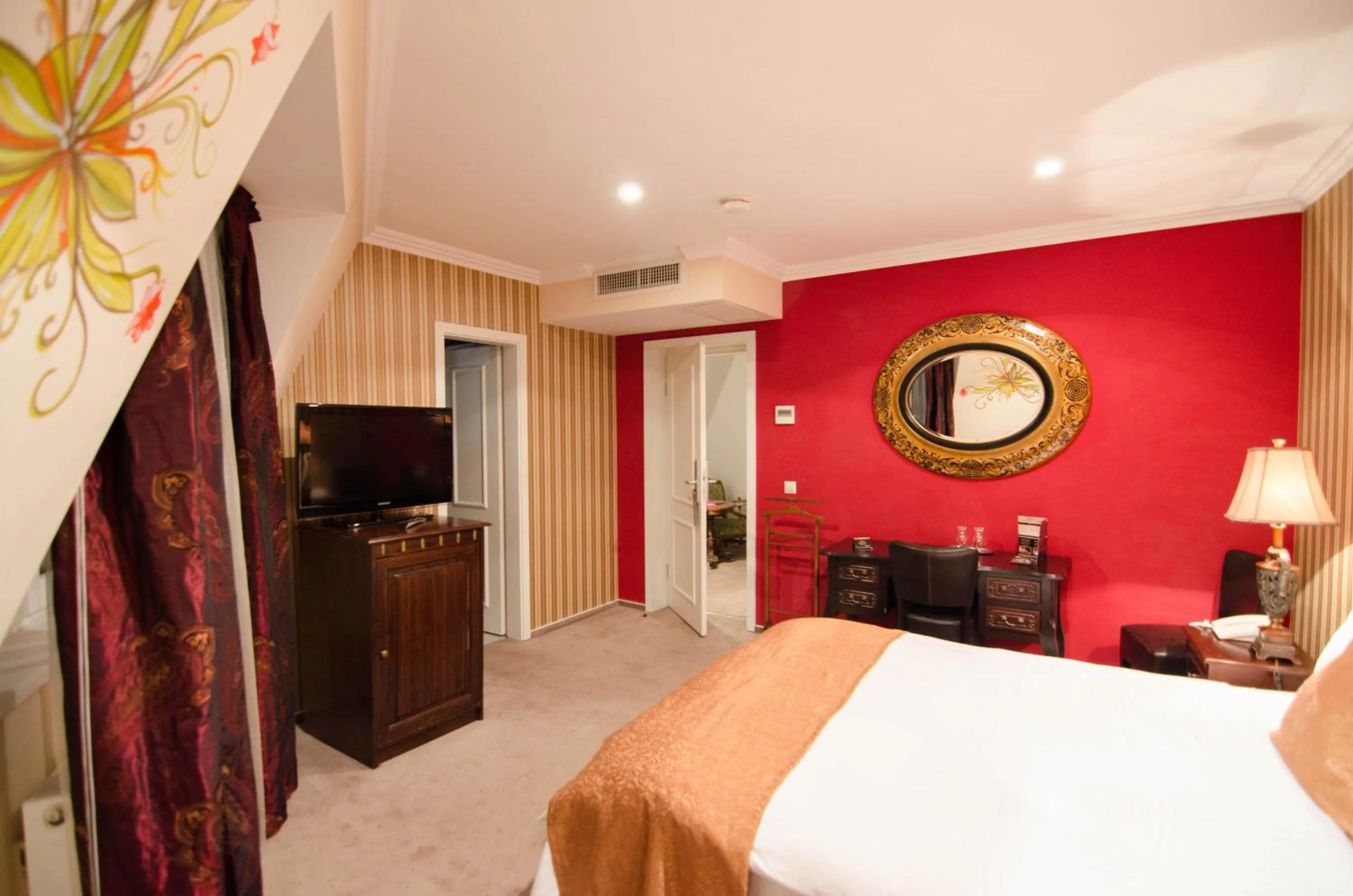 Photo of the whole room, Bed in Hotel Boutique Monaco