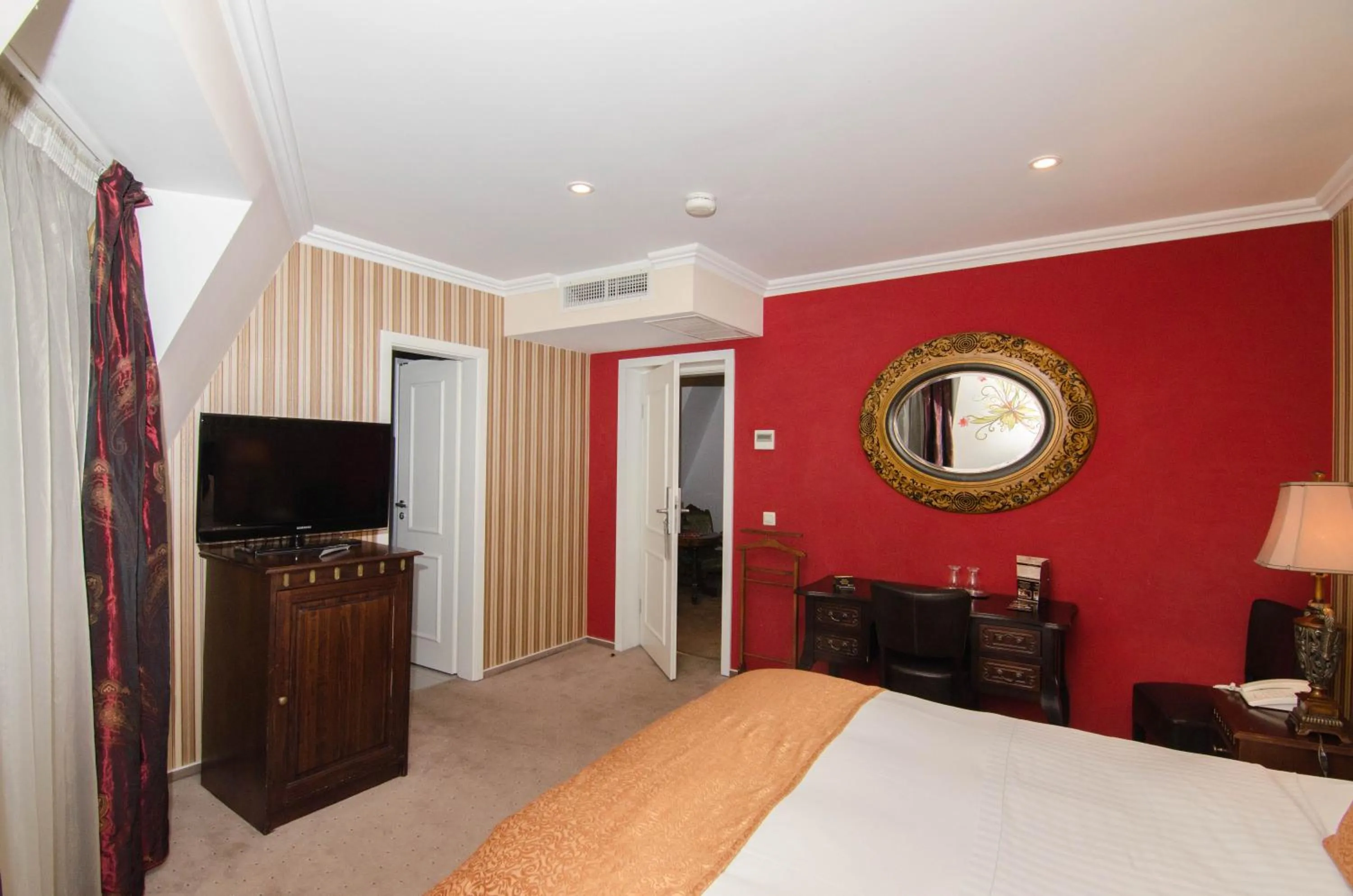 Photo of the whole room, Bed in Hotel Boutique Monaco