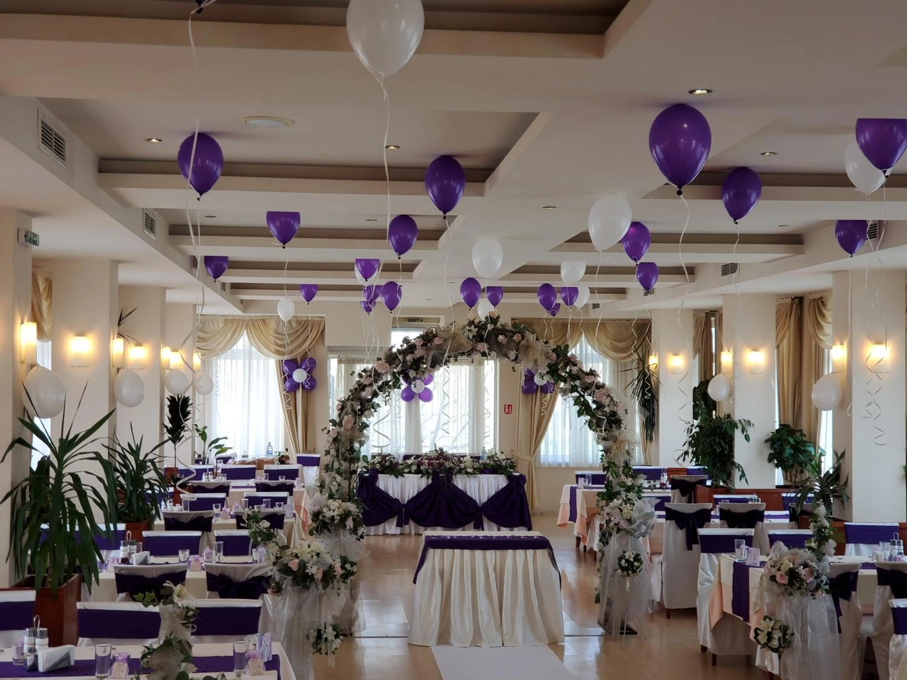 Restaurant/places to eat in Hotel Galant