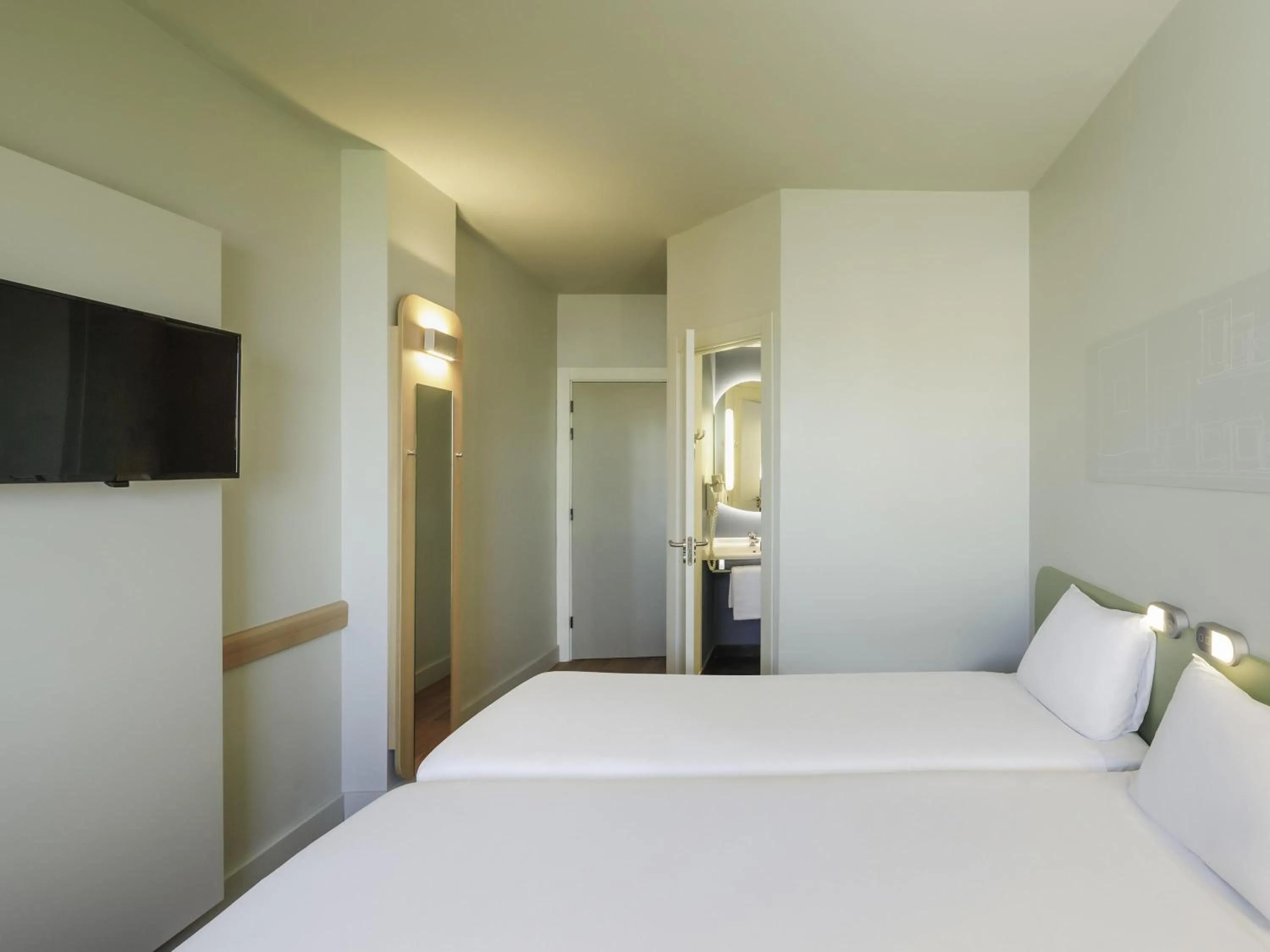 Bedroom, Bed in Ibis Budget Málaga Aeropuerto Avenida de Velazquez