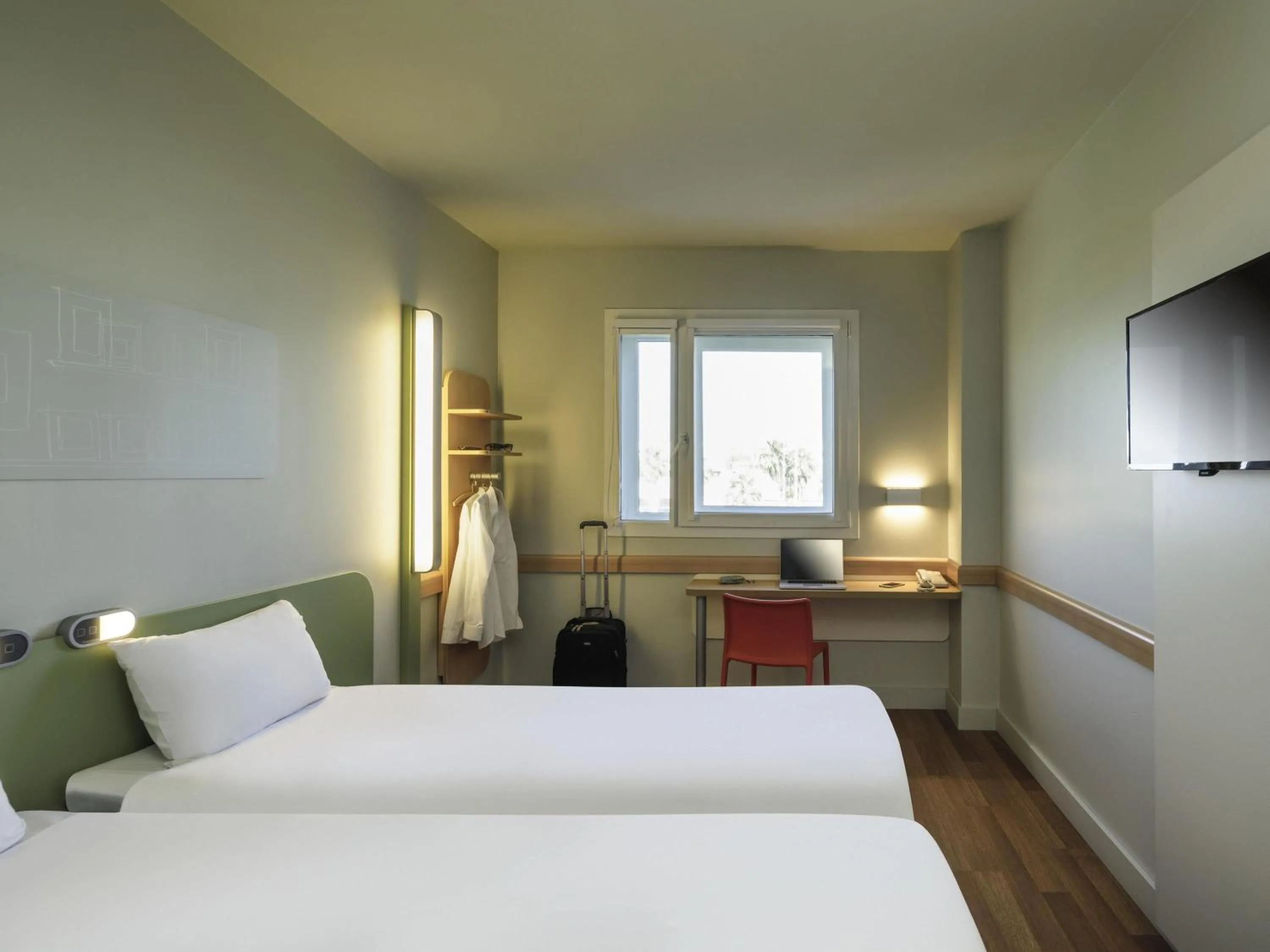 Bedroom, Bed in Ibis Budget Málaga Aeropuerto Avenida de Velazquez