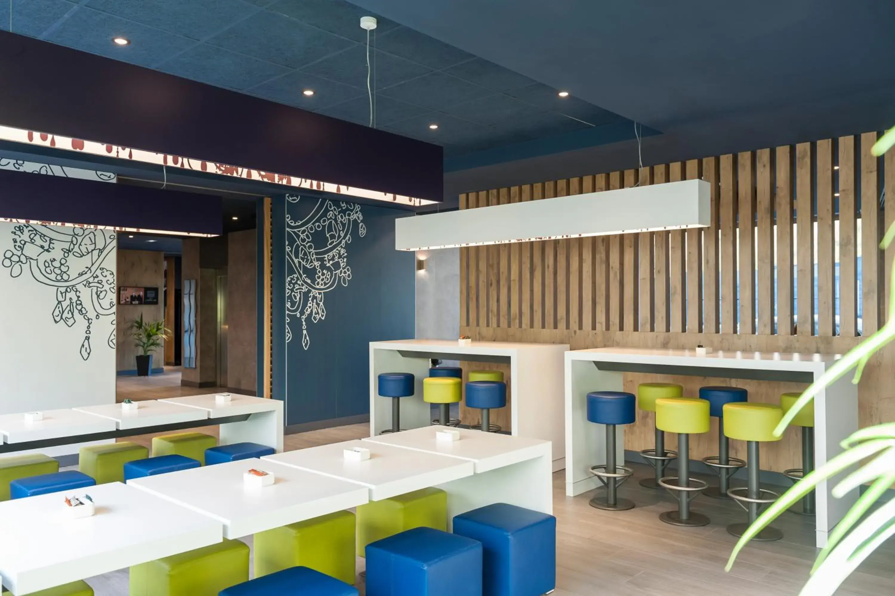 Lounge or bar in Ibis Budget Málaga Aeropuerto Avenida de Velazquez Lounge or bar in Ibis Budget Málaga Aeropuerto Avenida de Velazquez