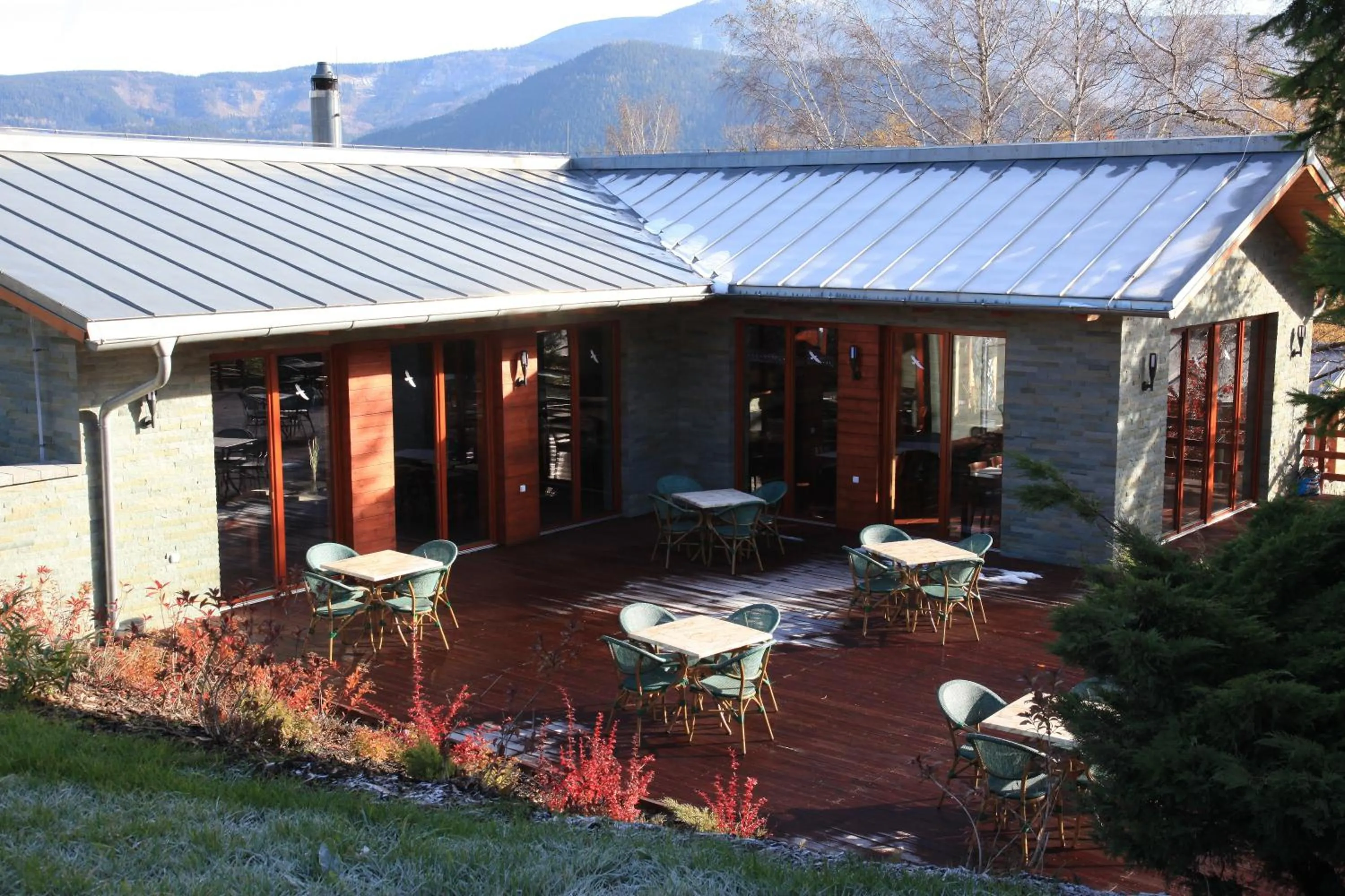 Restaurant/places to eat in Beltine Forest Hotel