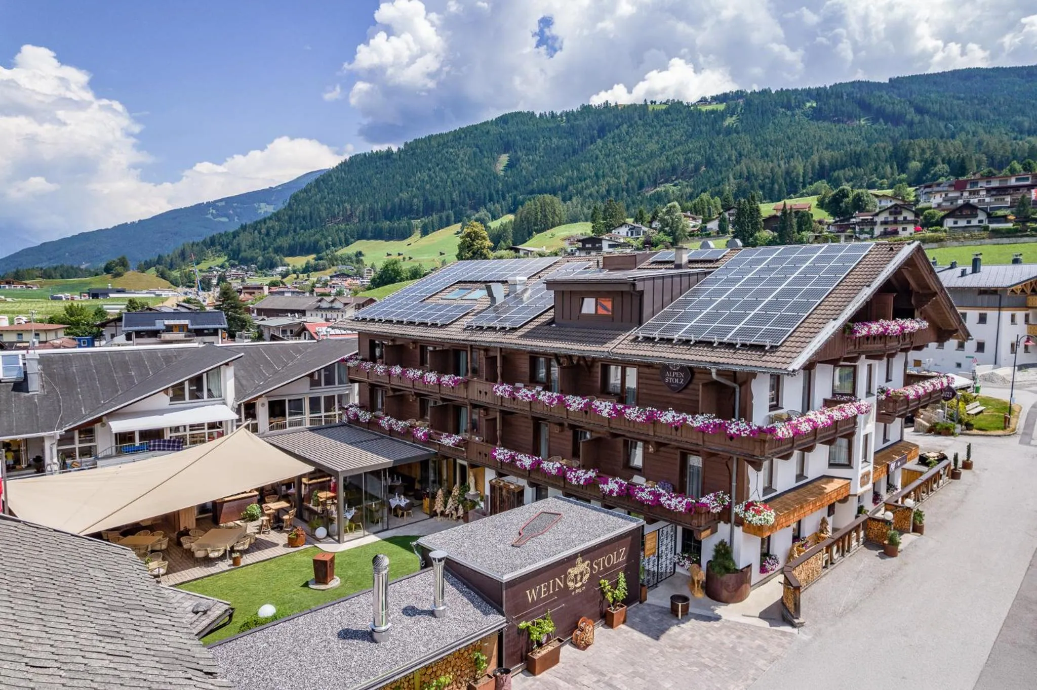 Property building in Hotel Alpenstolz