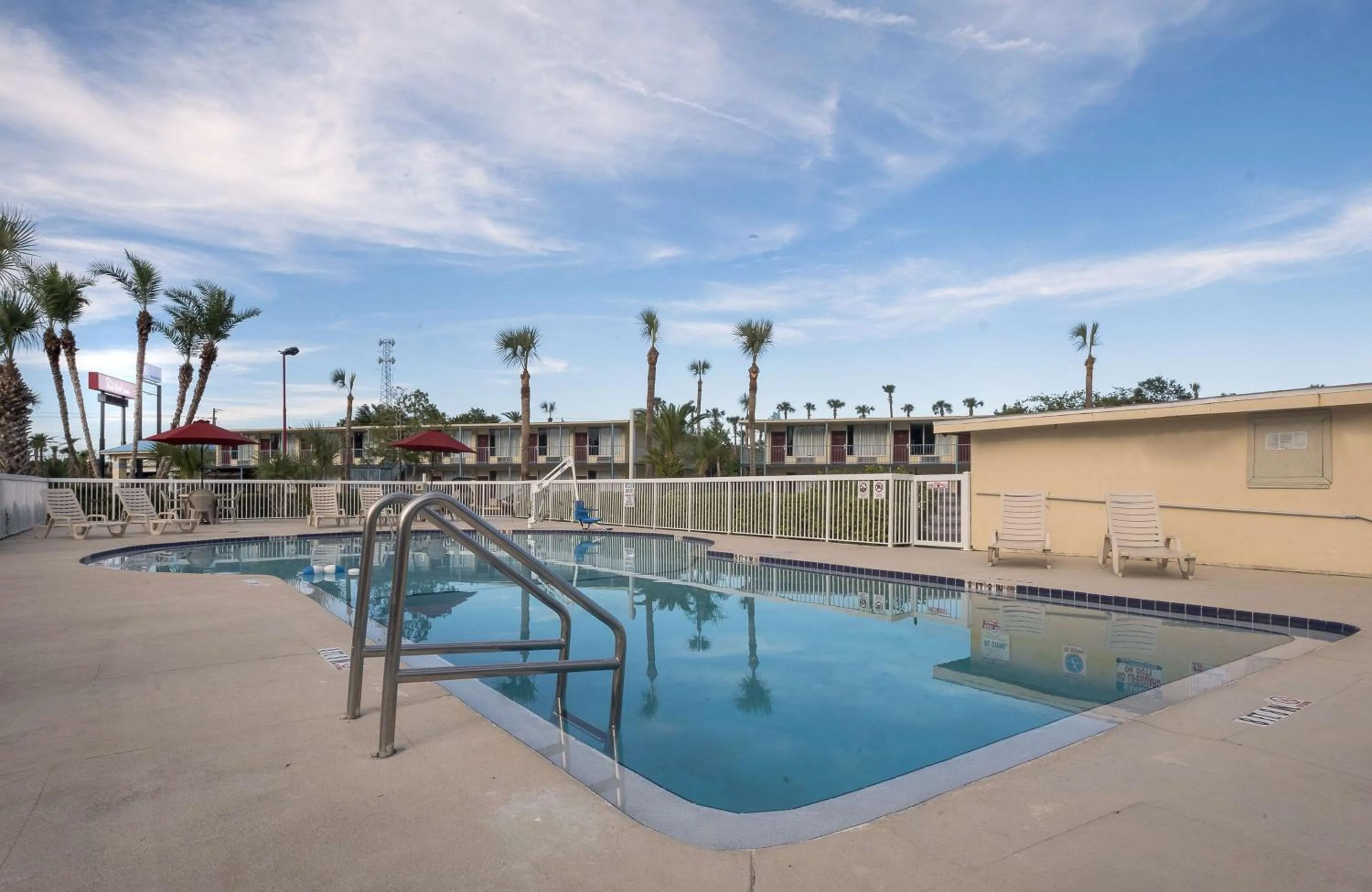 On site, Swimming Pool in Extended Stay - Ormond Beach