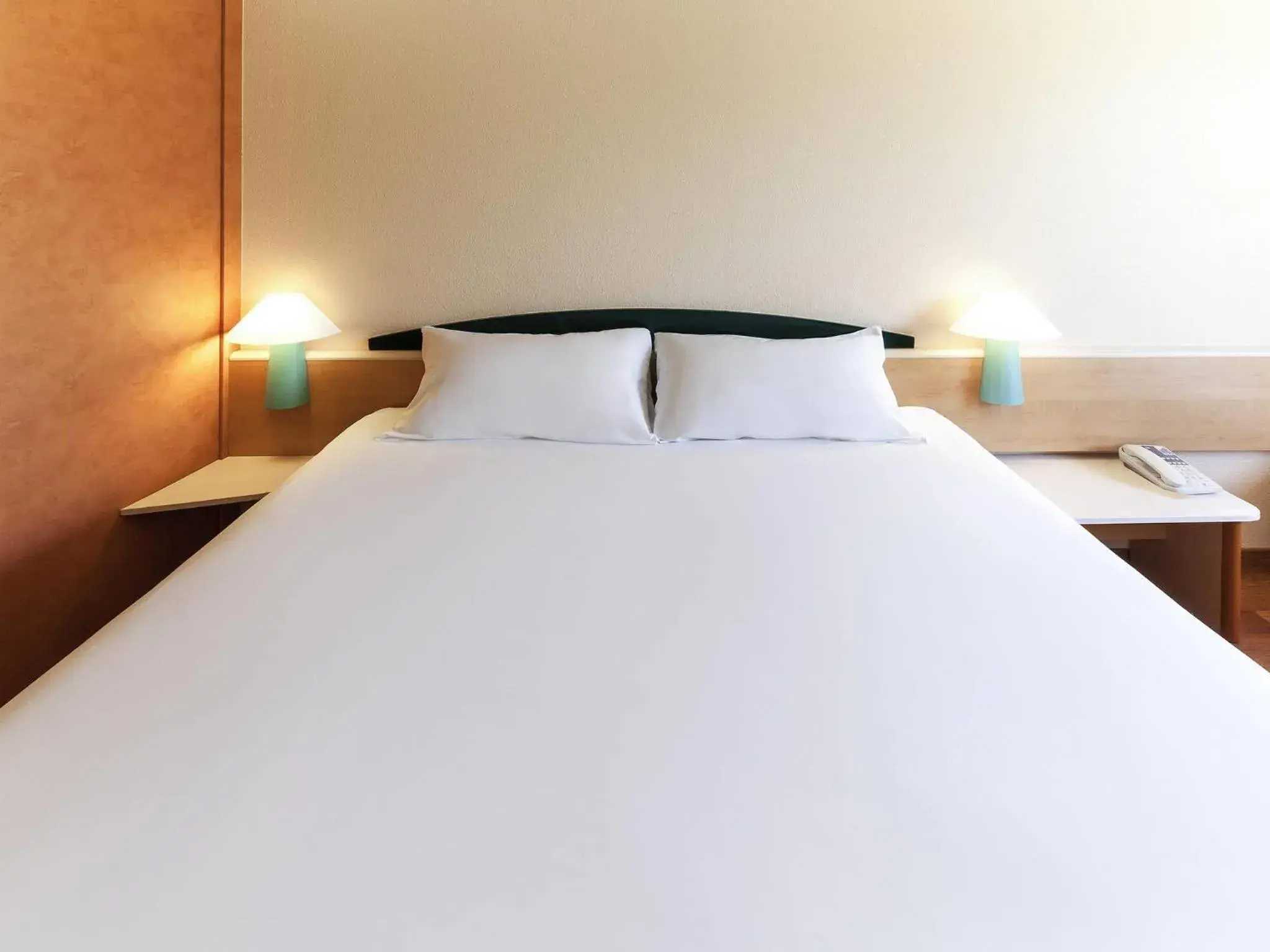 Bedroom, Bed in Ibis Murcia Bedroom, Bed in Ibis Murcia