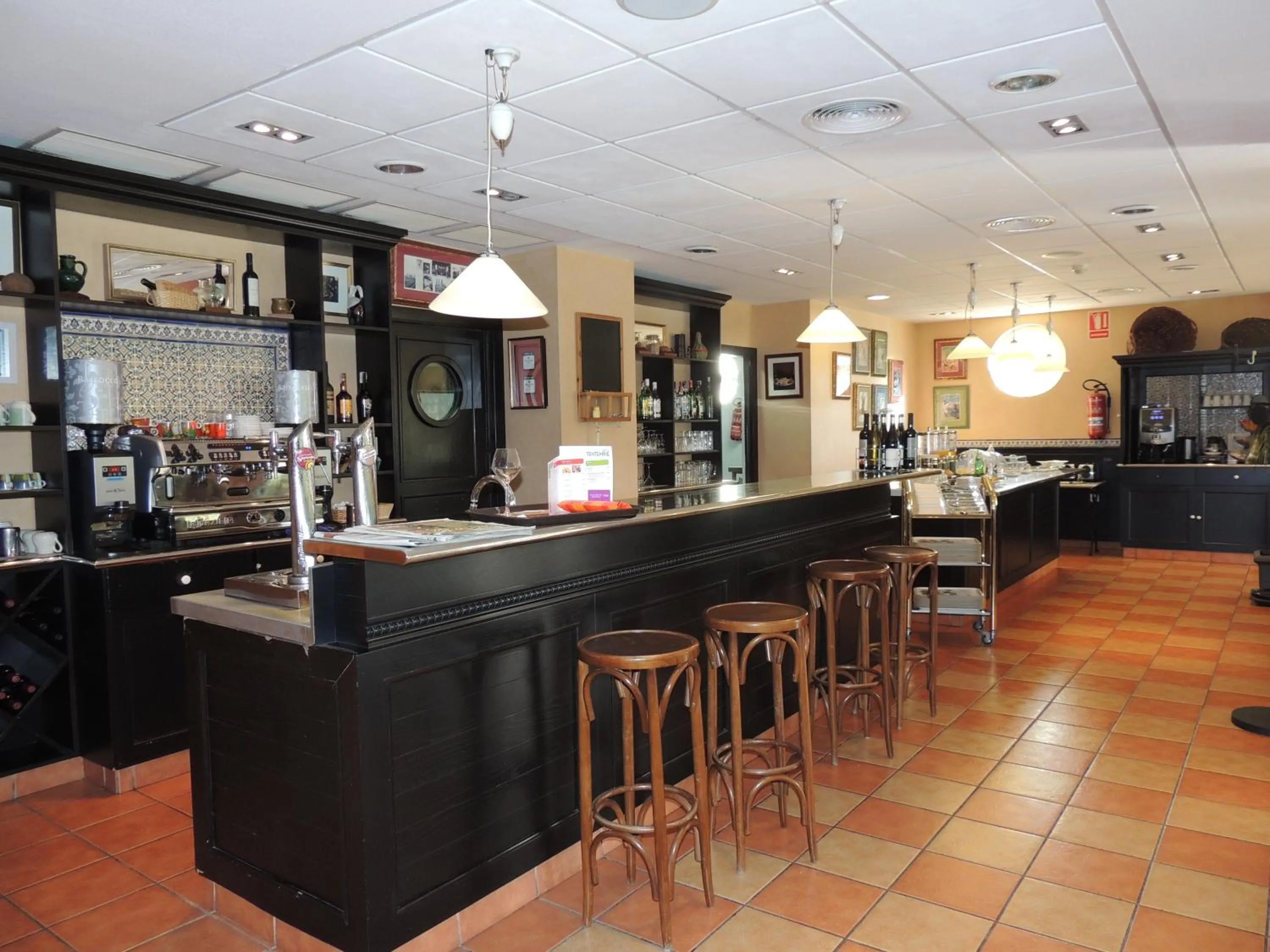 Lounge or bar in Ibis Murcia