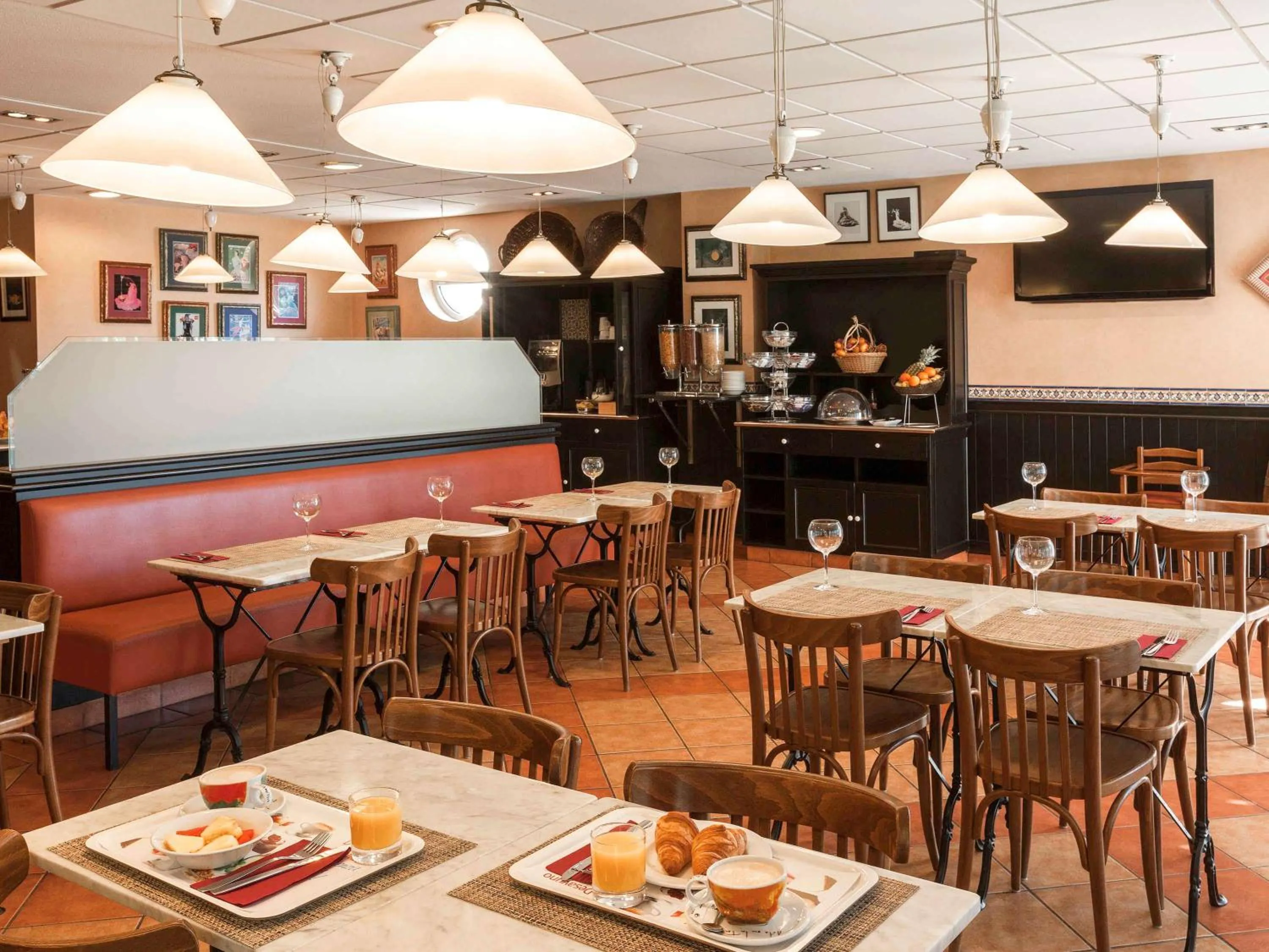 Restaurant/places to eat in Ibis Murcia