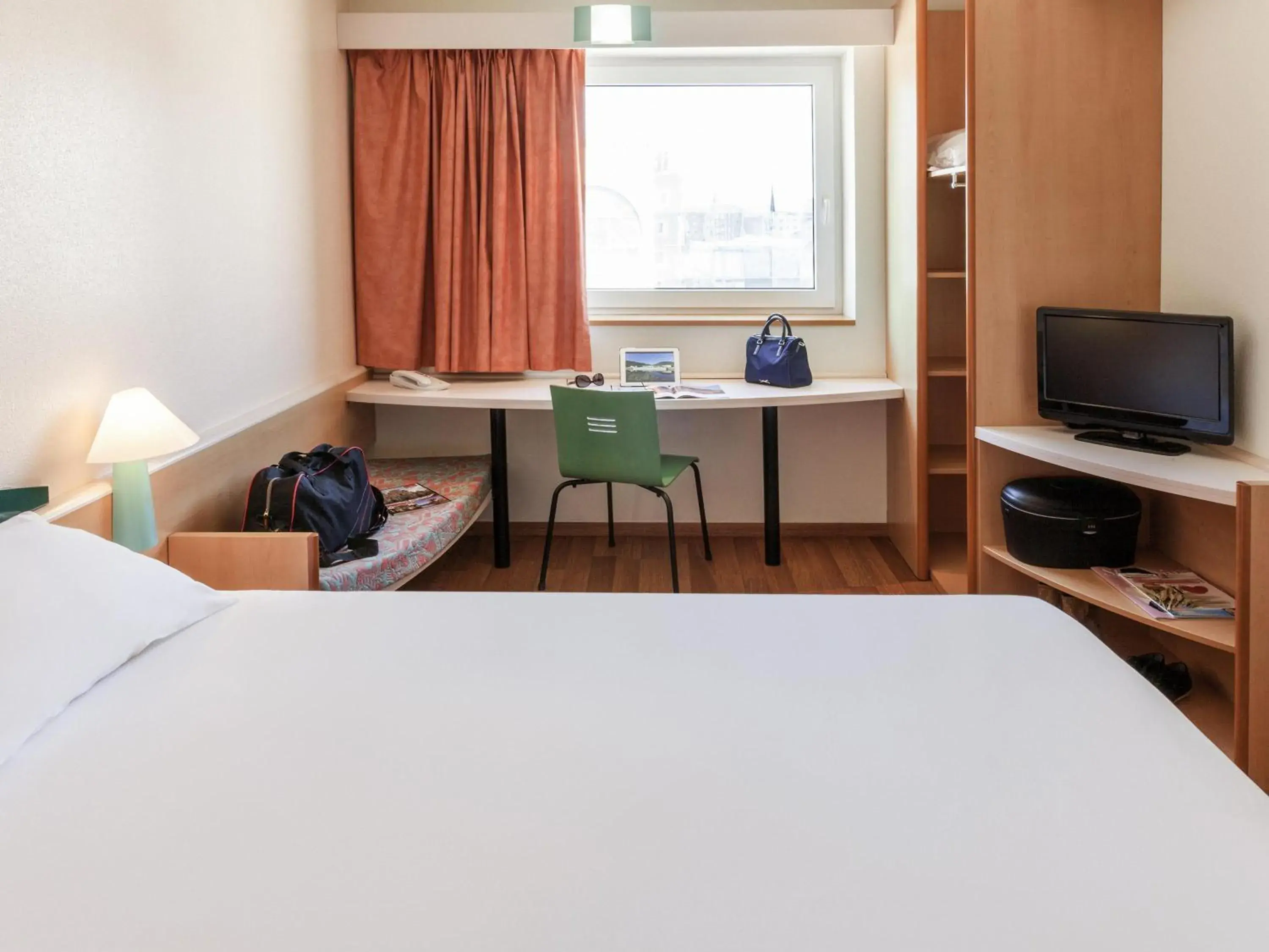 Property building, Bed in Ibis Murcia Property building, Bed in Ibis Murcia