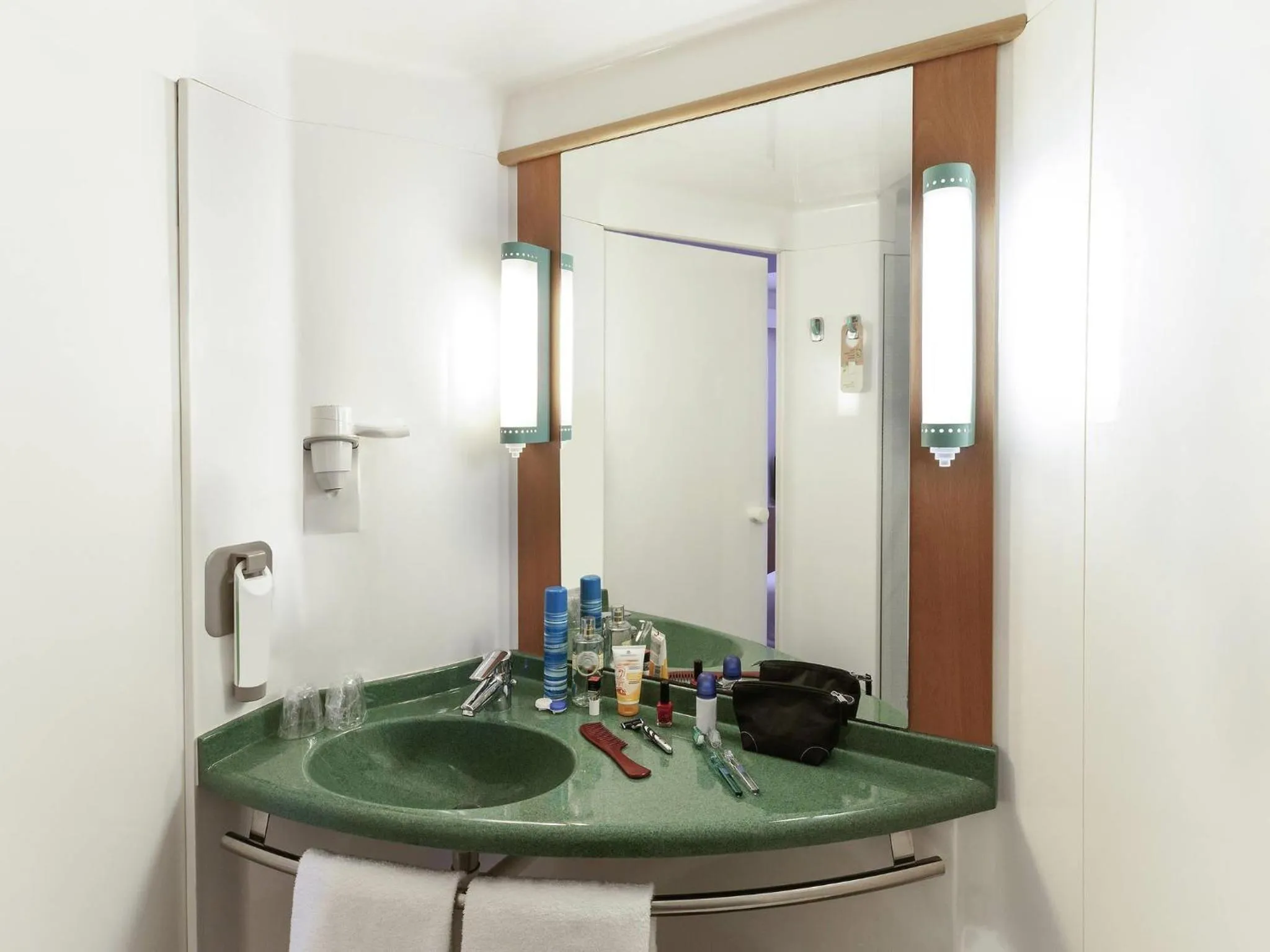 Bedroom in Ibis Murcia